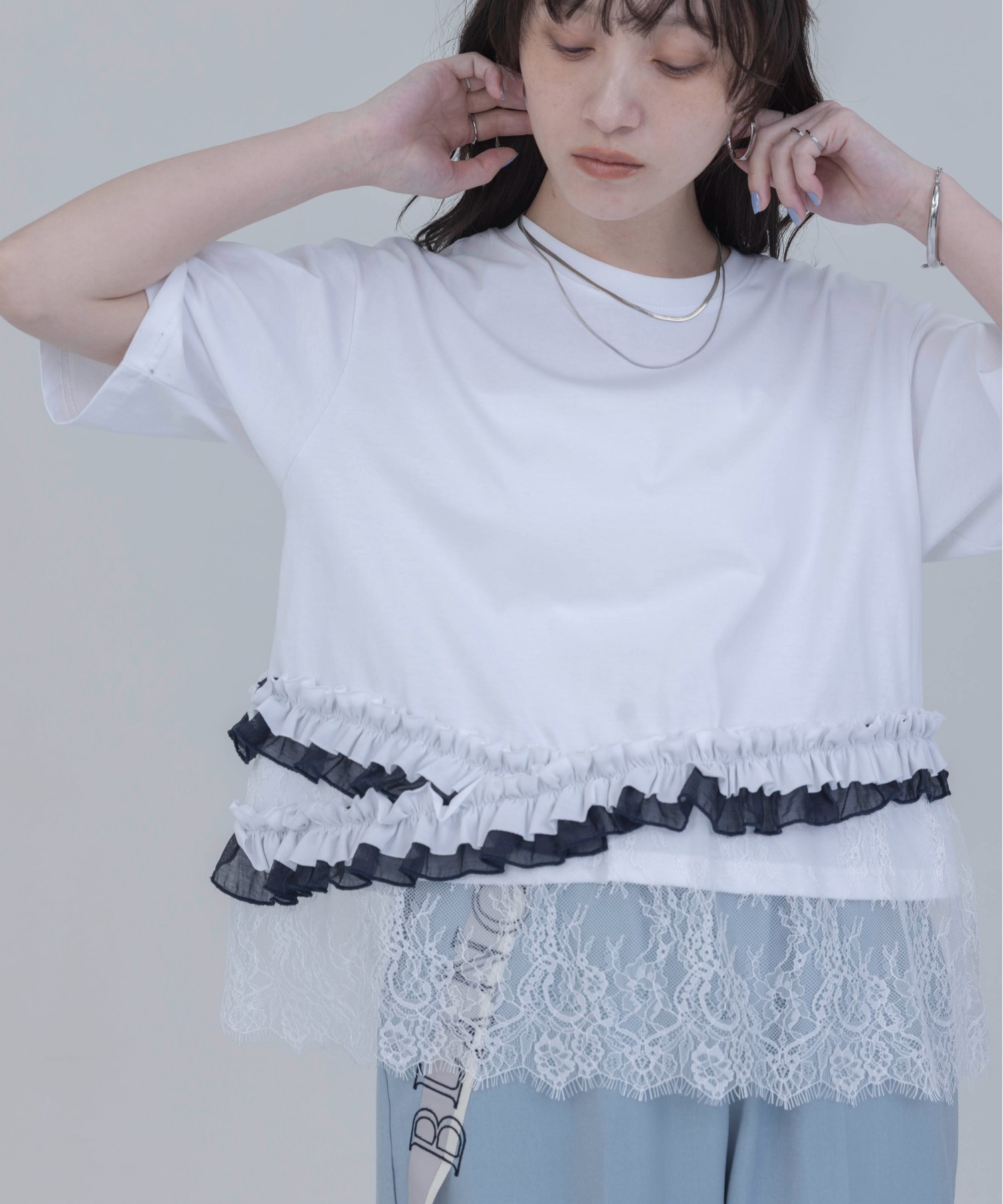 ★【新品】エイミーロウ ウェーブフリルヘムレースTシャツ ブラック 今季新作★ ウェーブフリル ヘムレースTシャツ Eimee Law│Eimee Law & LHELBIE