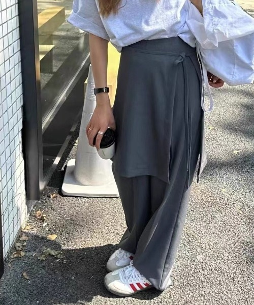 グレー