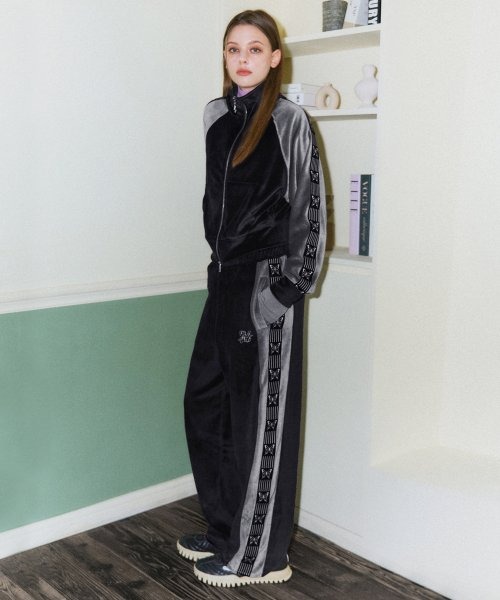 【ZEEZEEZEE】Velour Track Pants ★韓国人気★ 追跡付 ZEEZEEZEE】Velour Track Pants ☆韓国人気☆ 追跡付 (zeezeezee