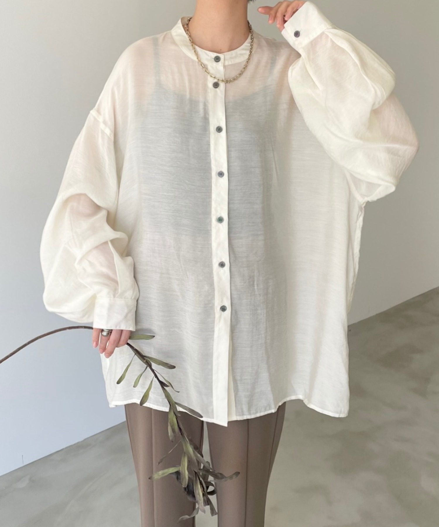 シアーシースルーバンドカラーバルーン袖シャツ