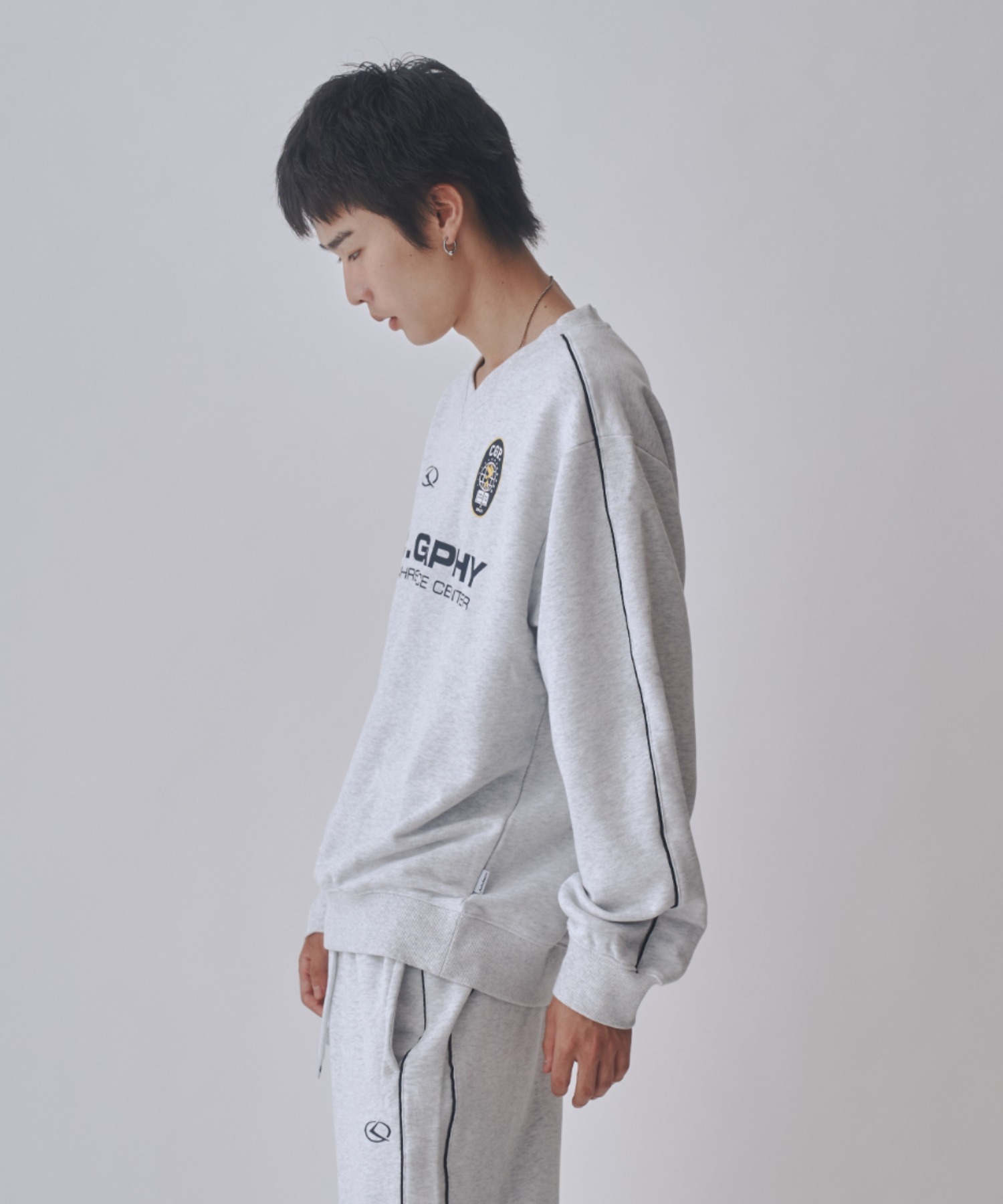 SET UP対応] 24H Track V-neck Sweatshirt 【公式通販】