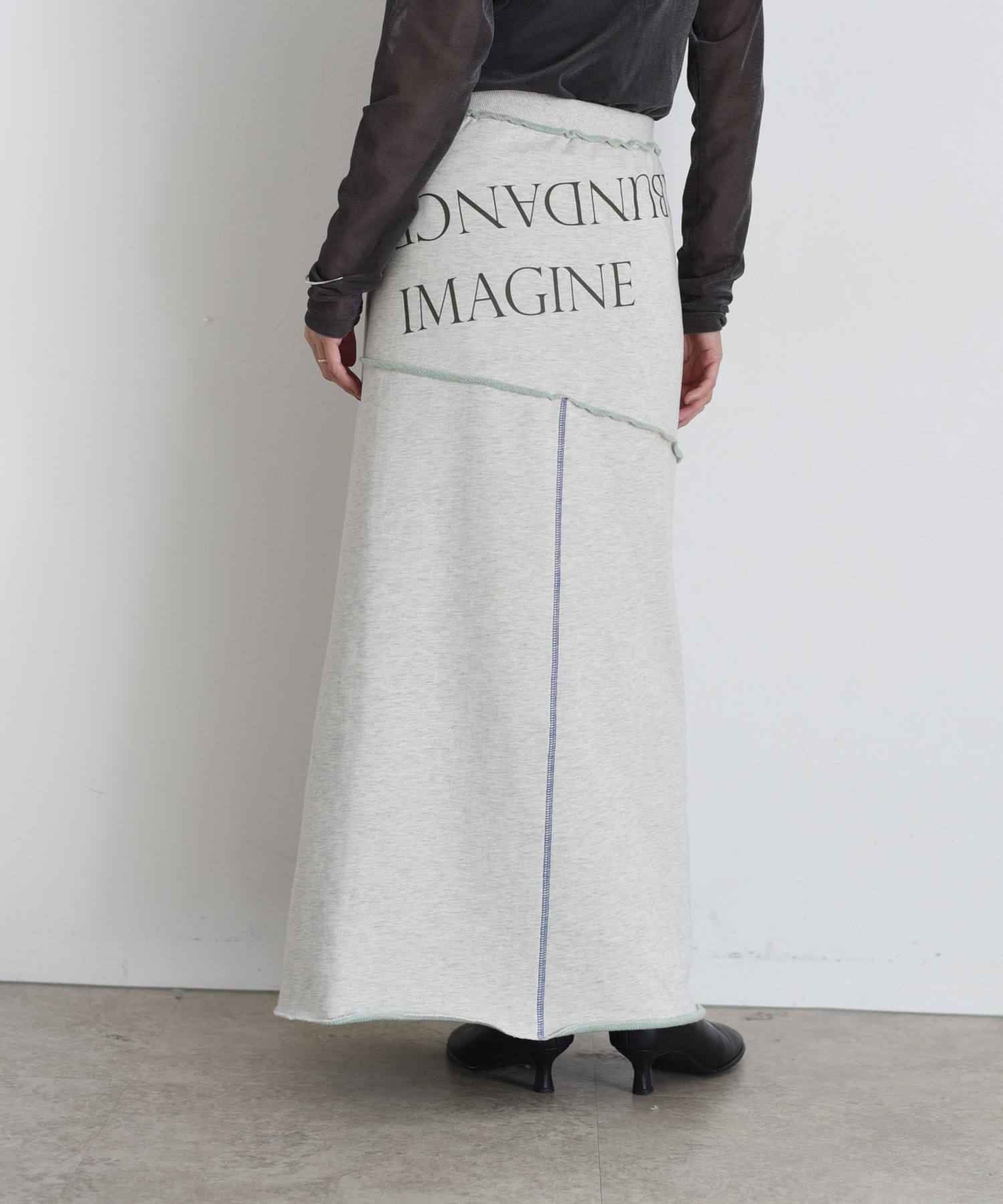 配色ボアスウェット バックテキストジップスカート Eimee Law│Eimee