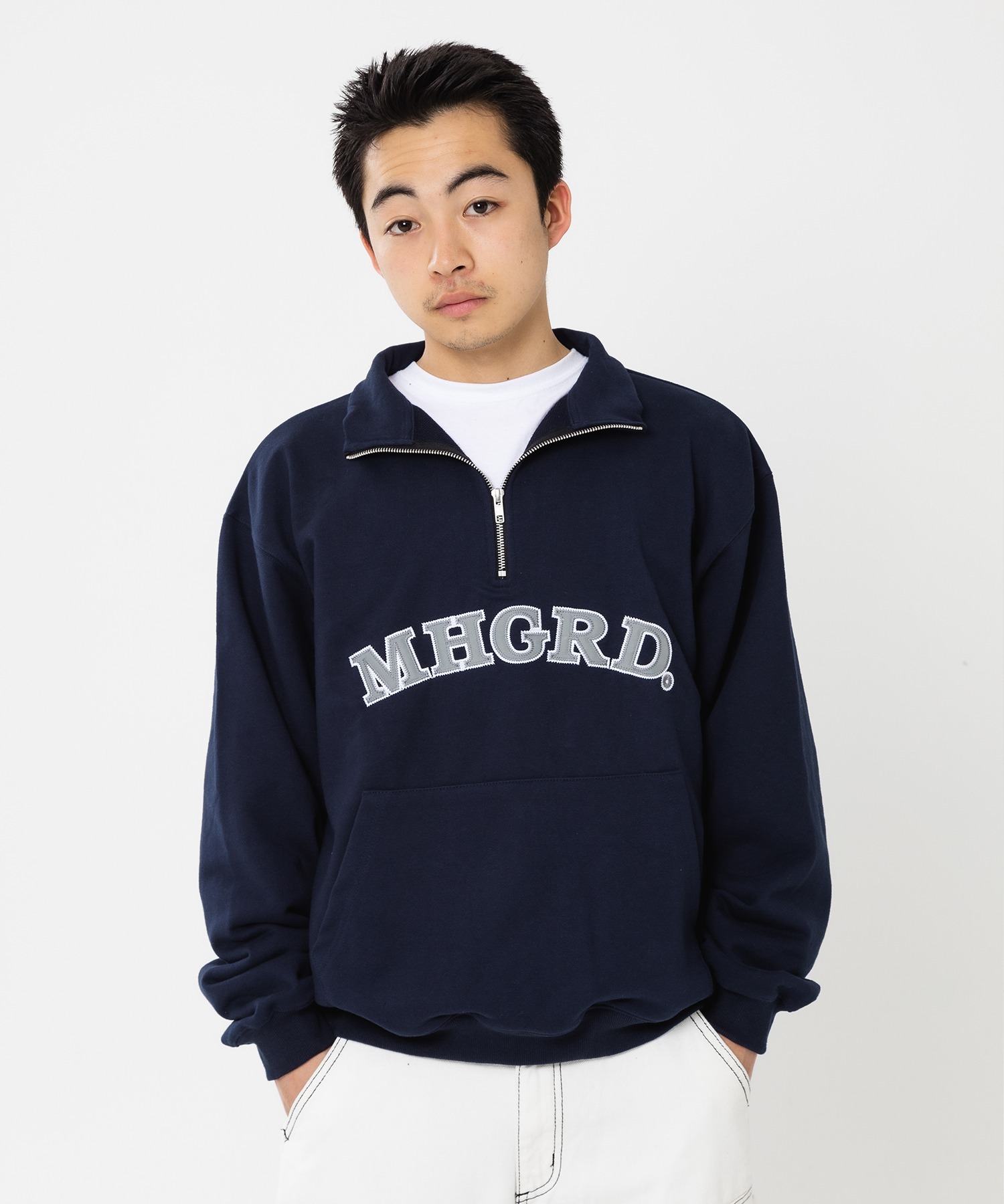 mahagrid/マハグリッド』ARC LOGO HALF ZIP SWEATSHIRT/アーチロゴ 