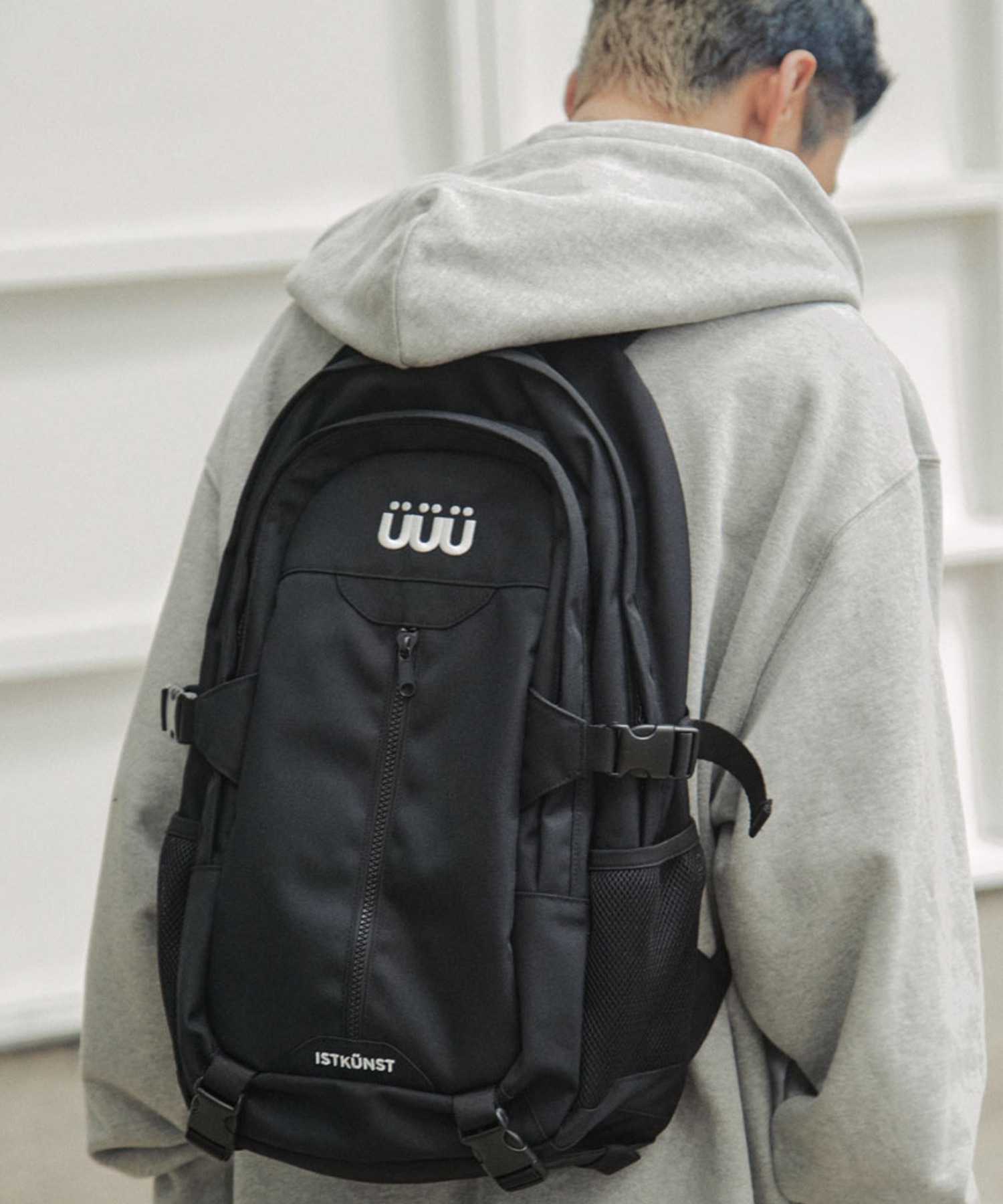 A'GEM/9 × .kom『ISTKUNST/イストクンスト』UUU LOGO RUCK SAC/UUUロゴ バックパック 韓国 ブランドセレクト│A'GEM/9×.KOM【公式】｜韓国・ストリートブランド通販サイト エージェムナイン ドットケーオーエム