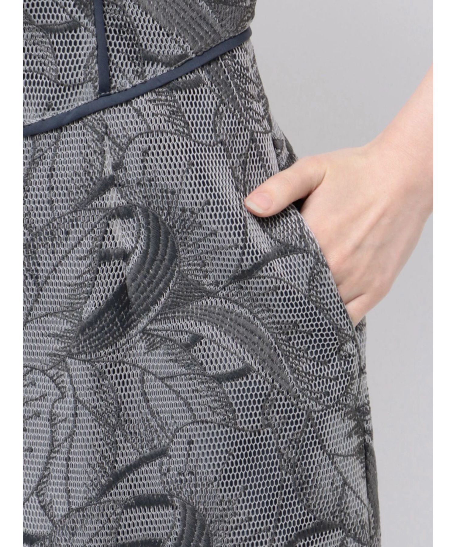 LADYメッシュエンブロイダリードレス