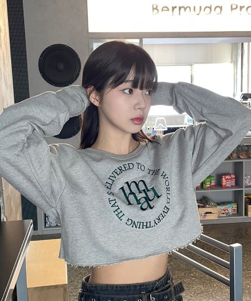 A'GEM/9 × .kom 『muah muah/ムーアムーア』 STITCH LOGO CROP