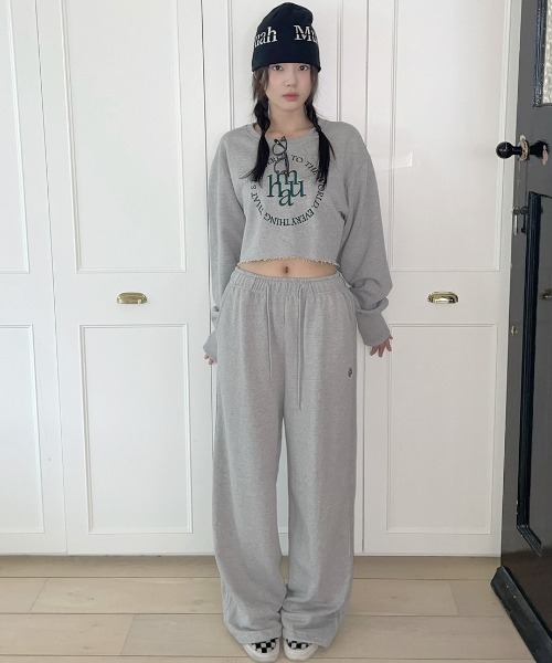 A'GEM/9 × .kom 『muah muah/ムーアムーア』 STITCH LOGO CROP