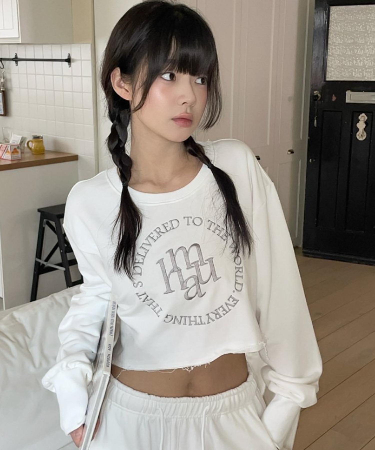 A'GEM/9 × .kom 『muah muah/ムーアムーア』 STITCH LOGO CROP