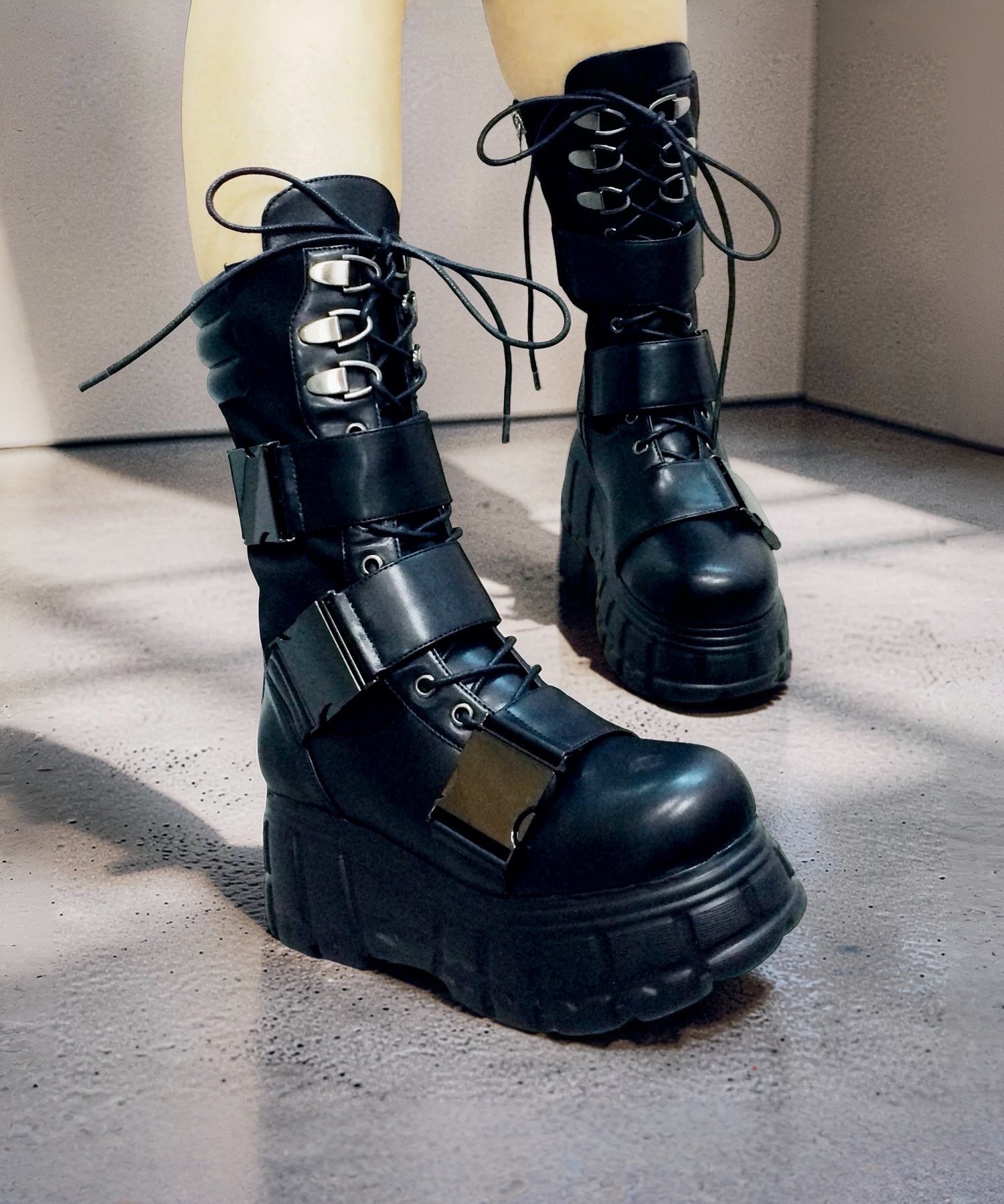 バックルデザイン 厚底ミドルブーツ JUST ABOUT│Jeffrey Campbell