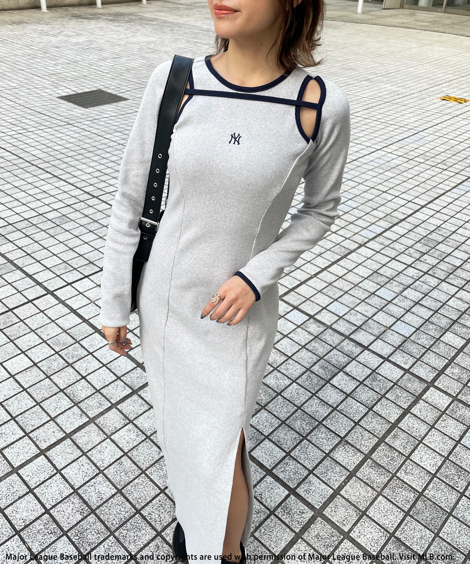 MLB】刺繍ロゴタイトリブフーディミニワンピース BACK TO THE