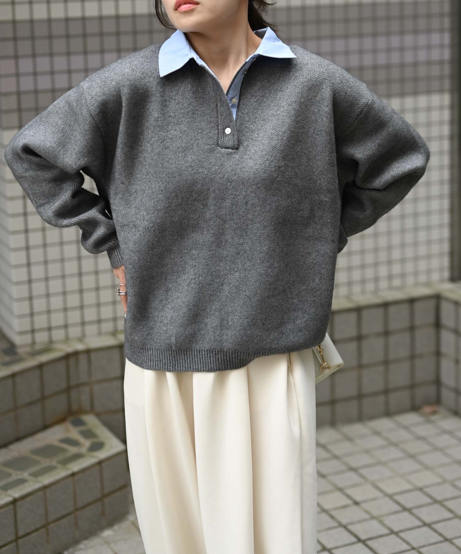 グレー