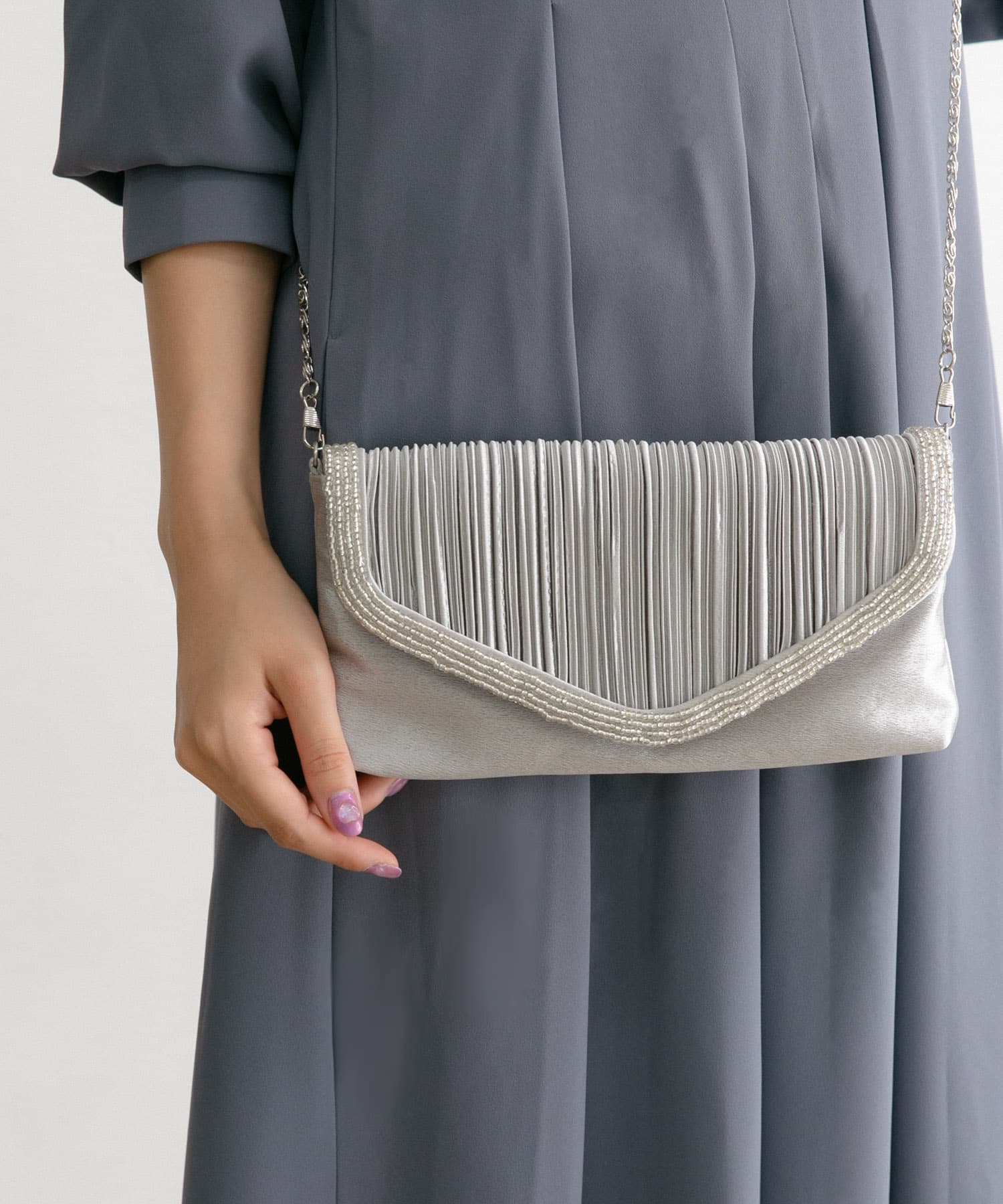 URBAN RESEARCH ROSSOサテンプリーツクラッチバッグ