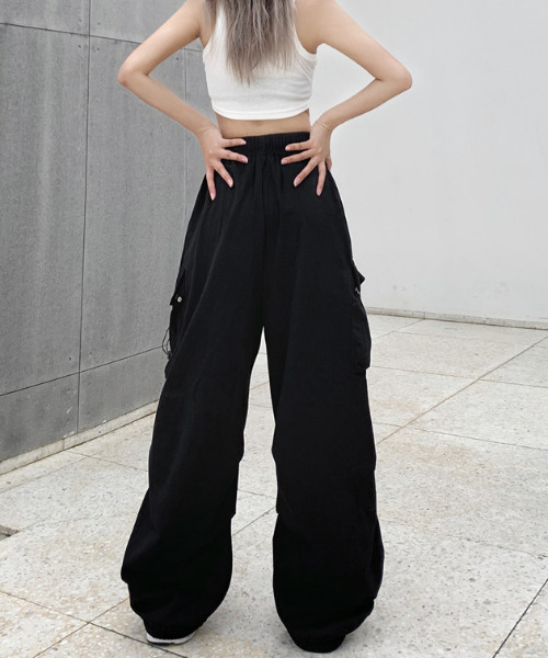 A’GEM/9 × .kom 『ARULE/アルール』フェイクレザーカーゴパンツ ARULE（アリュール）の「A'GEM/9 × .kom 『ARULE/アルール