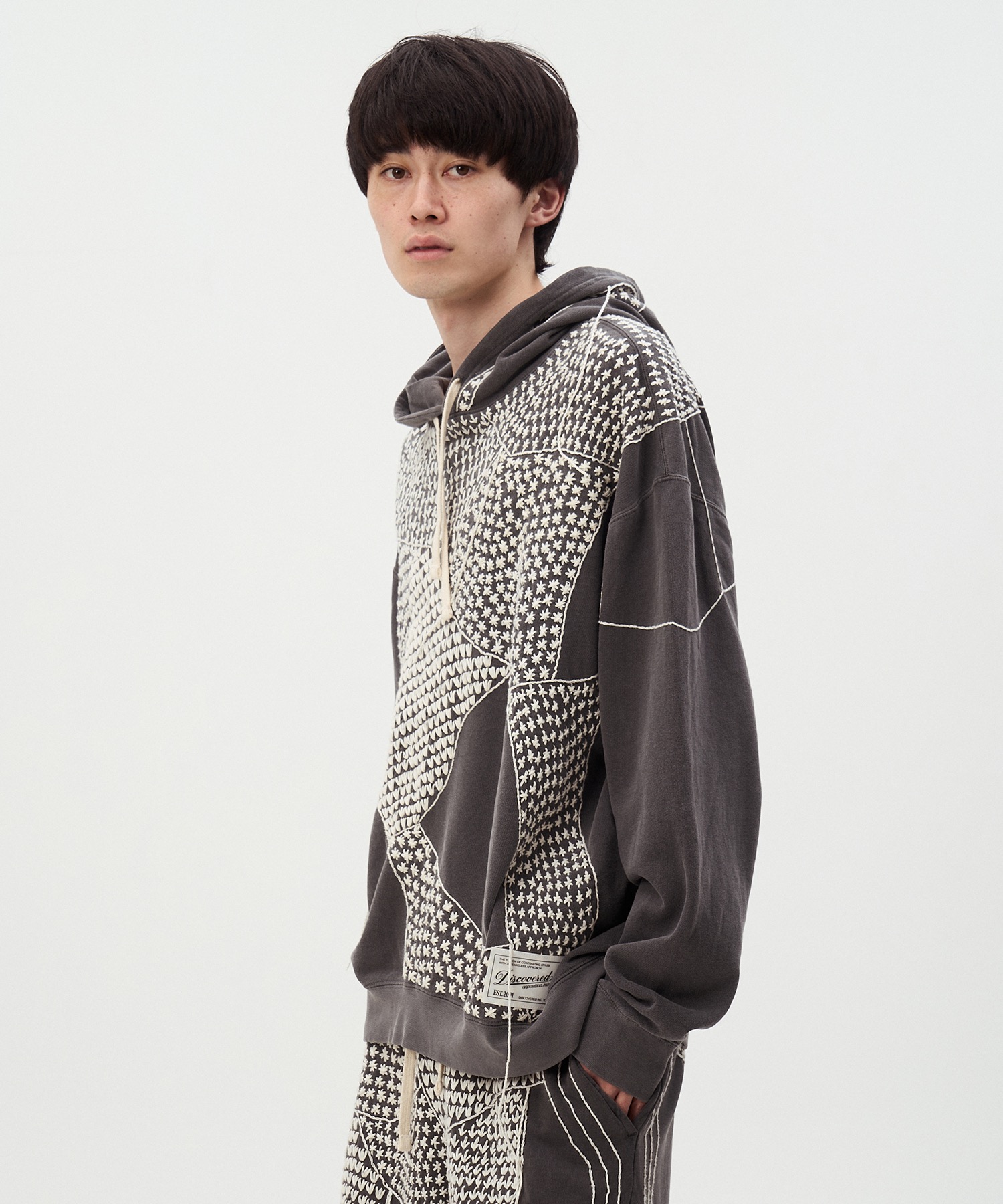 SASHIKO DAMAGE PULLOVER HOODIE — худи‑пуловер с эффектом Sashiko
