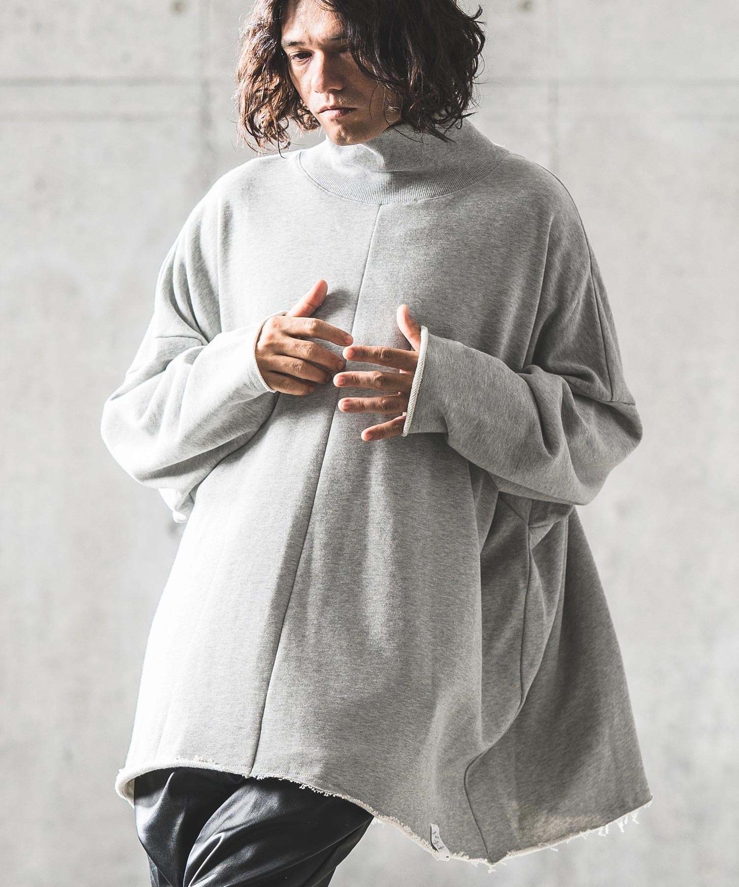 msw1371-Loose neck design & super big silhouette sweatshirt