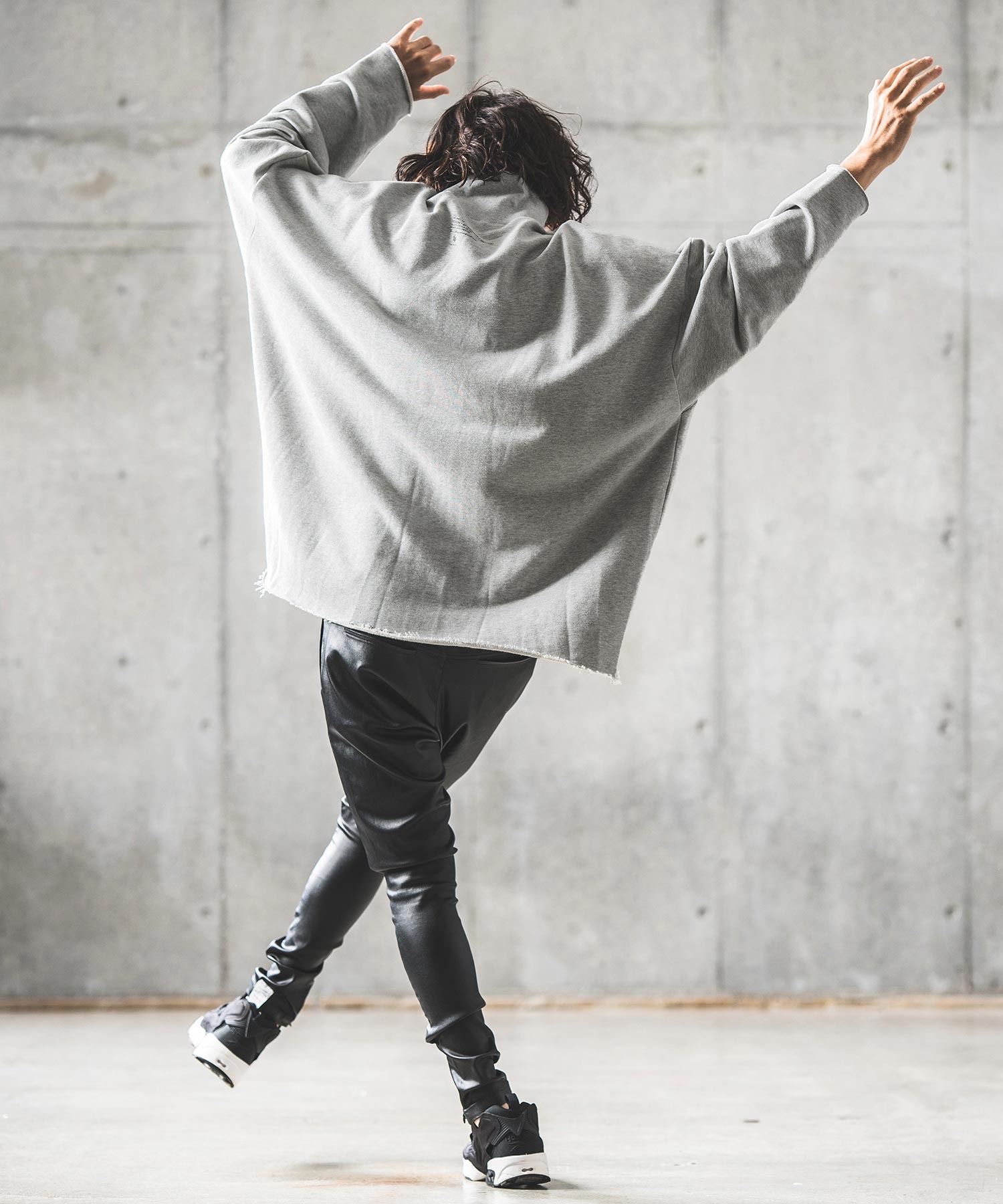 msw1371-Loose neck design & super big silhouette sweatshirt