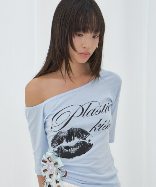 A'GEM/9 × .kom 『FANCY CLUB/ファンシークラブ』PLASTIC KISS ONE