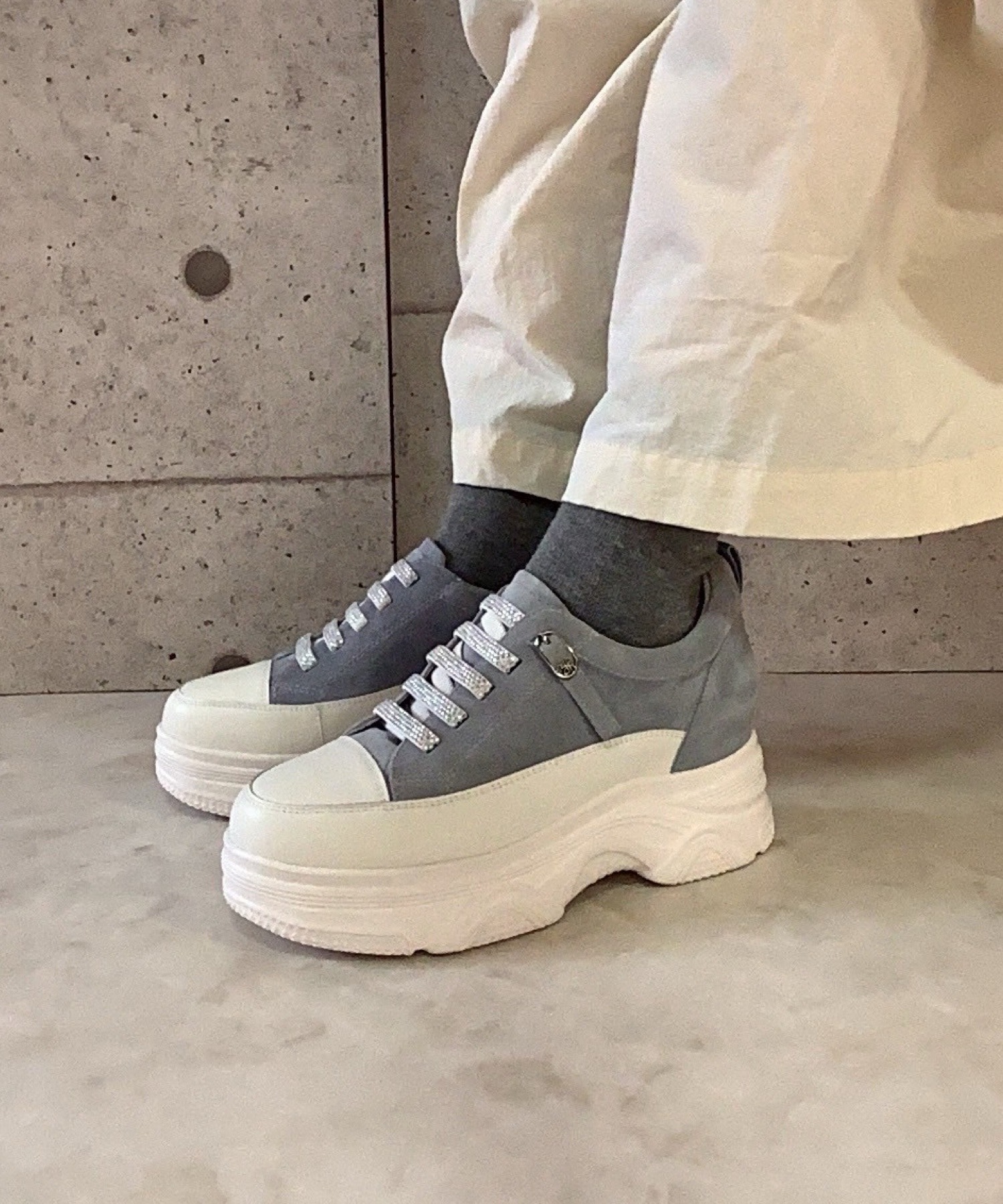 配色ローカット厚底スニーカー ALL BLACK│Jeffrey Campbell OFFICIAL