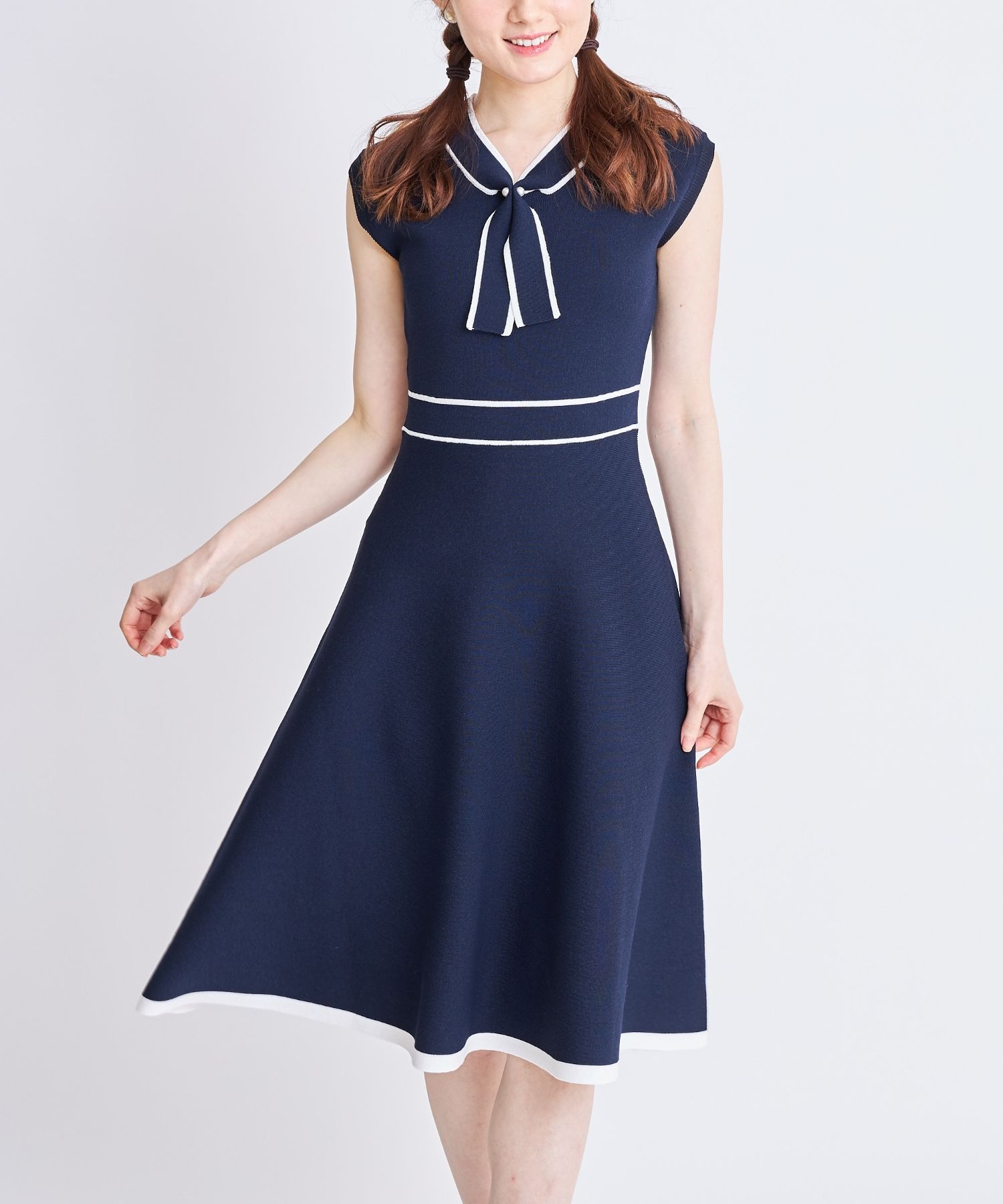 絶品 パール付き配色ライン入りボウタイニットワンピース