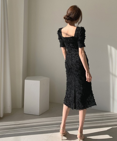 スクエアネック 卓出 ミモレ丈タイトワンピース