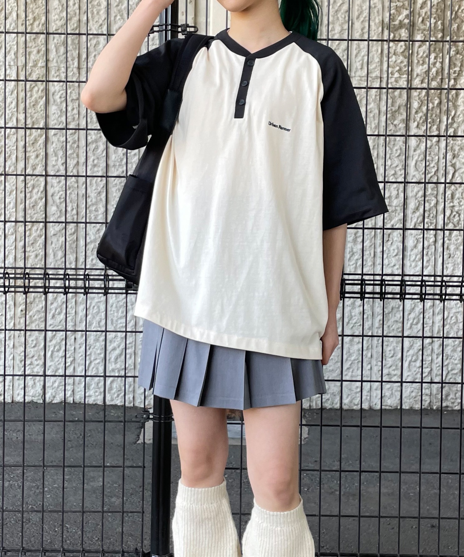 ルーズオーバーワンポイントデザイントップス main image 0