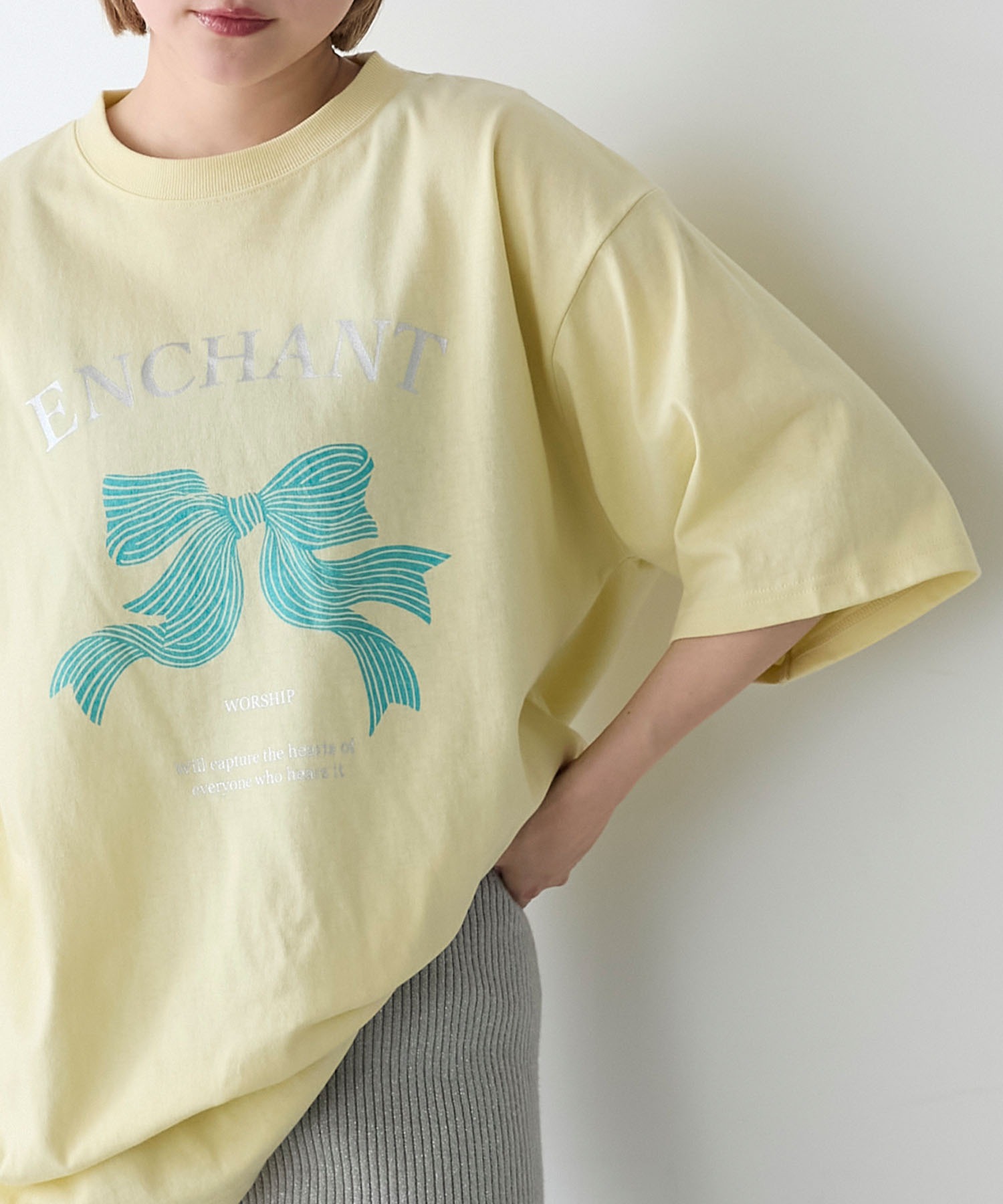 forksy.】オーバーサイズリボン箔プリントデザインTシャツ forksy 