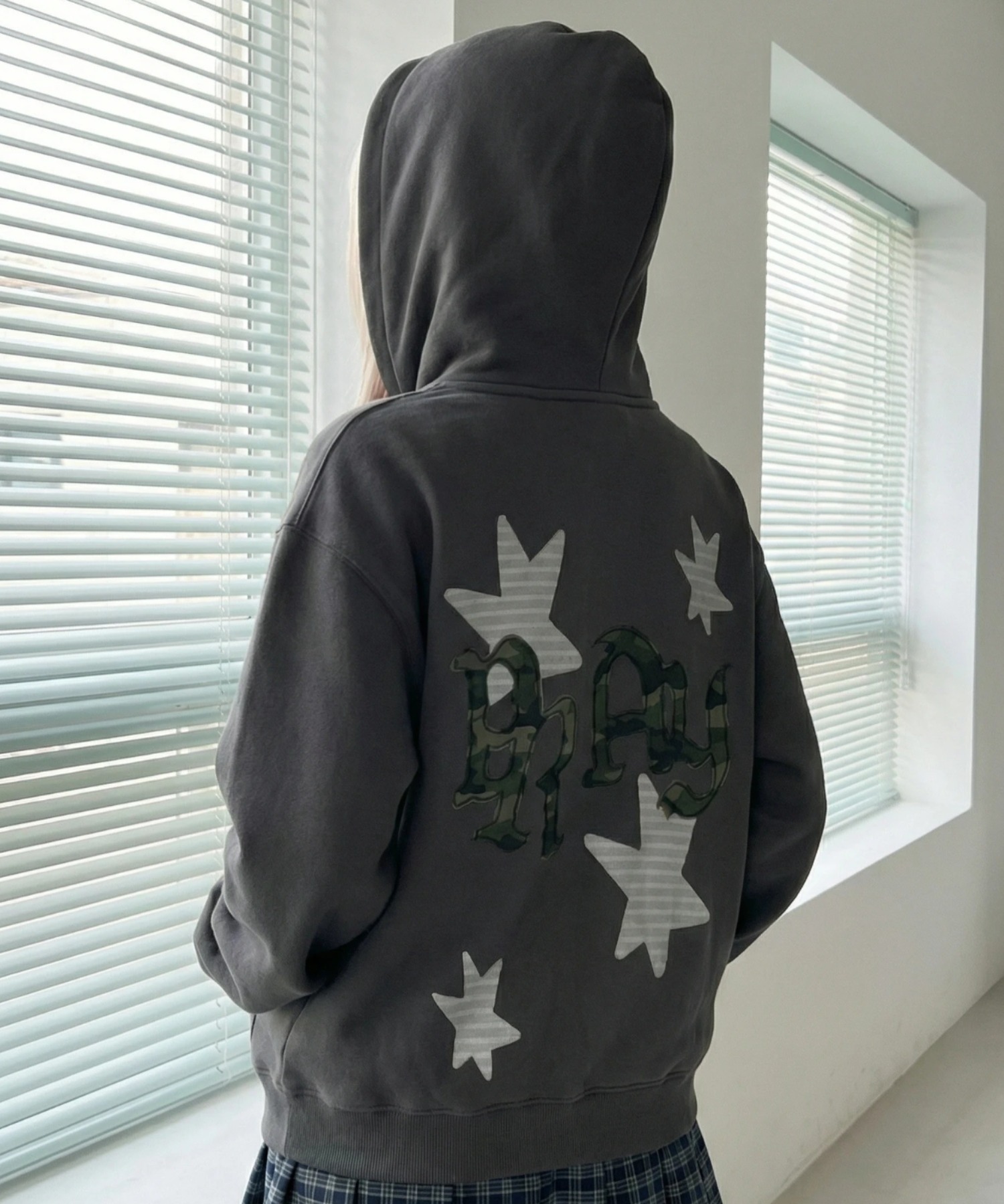 mahagrid/マハグリッド』 PRAY APPLIQUE CROP ZIP UP HOODIE/プレイ短 