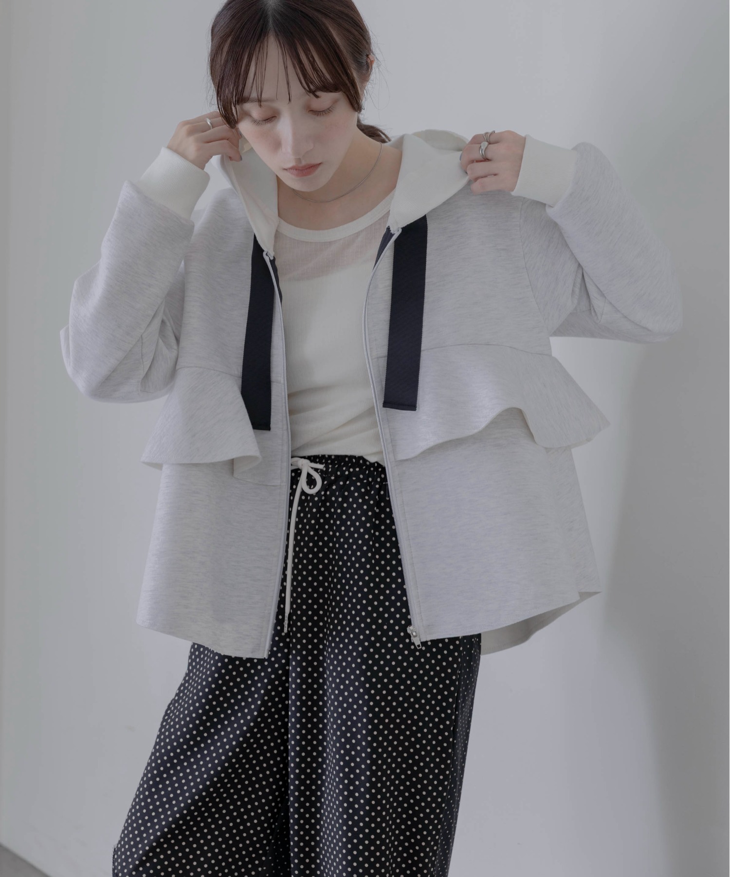 ボンディング ジップフリルフーディ Eimee Law│Eimee Law & LHELBIE