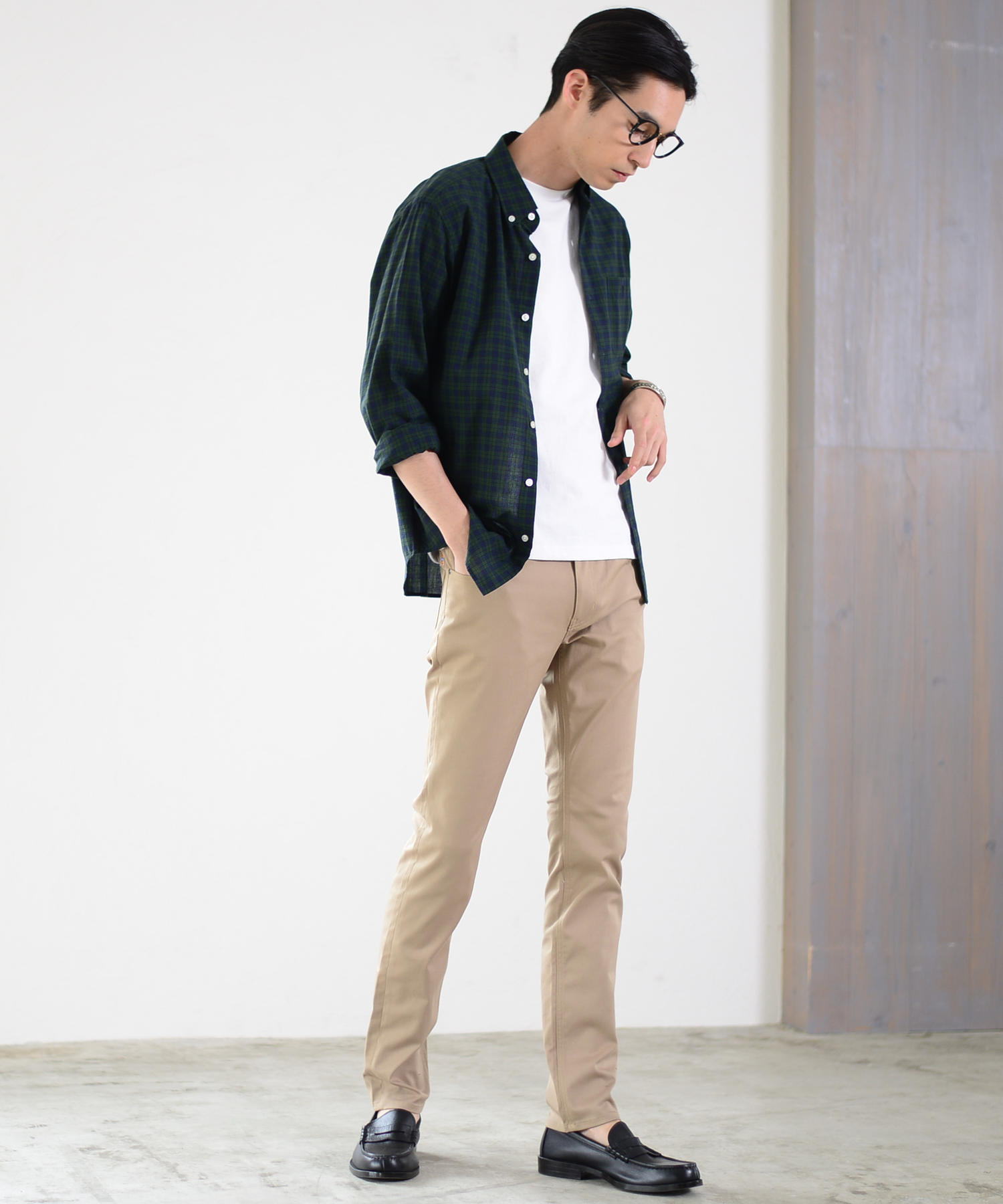 上ベージュパンツ コーデ メンズ ファッションのすべて