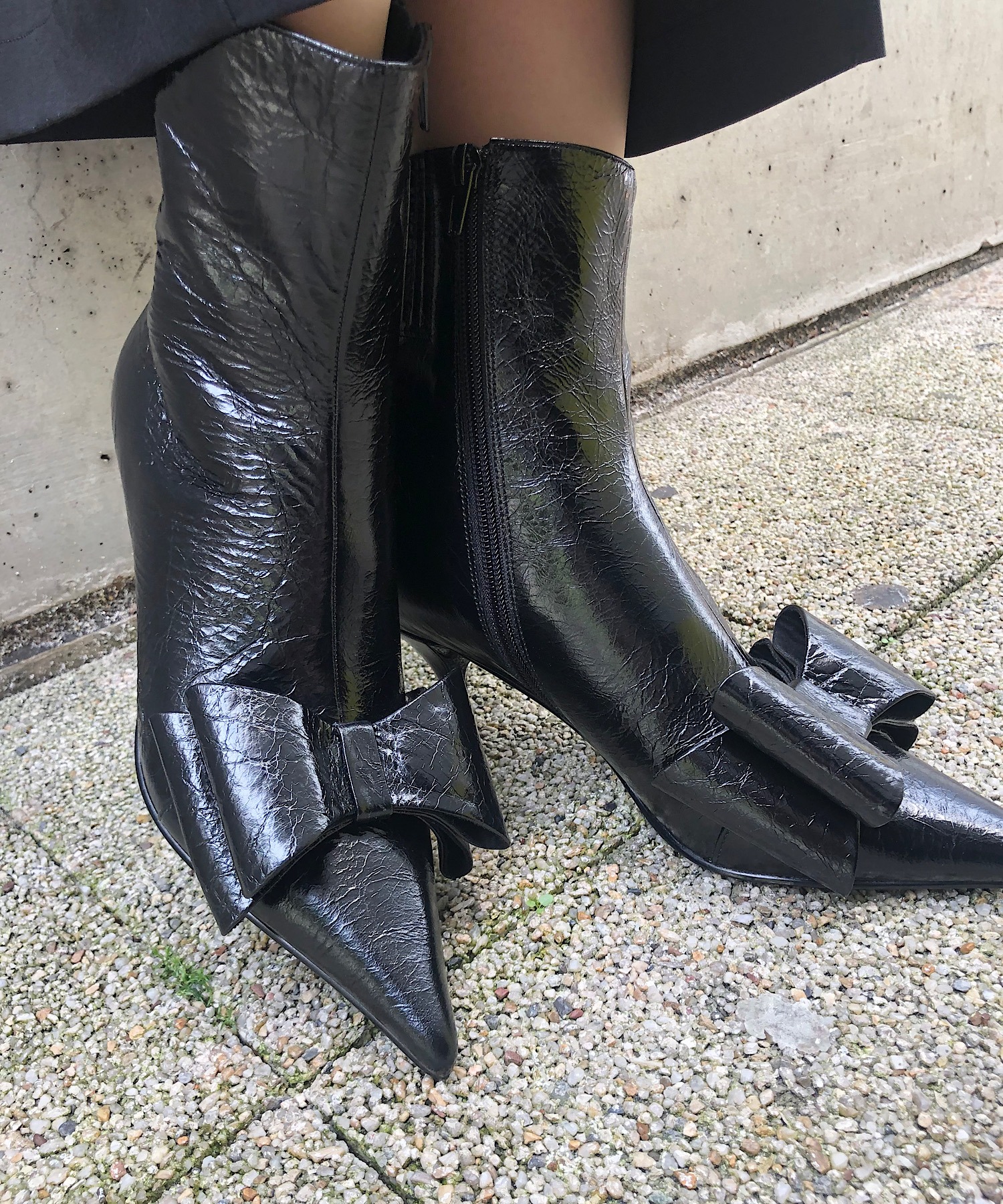 ポインテッドトゥ リボンデザインブーツ Jeffrey Campbell│Jeffrey