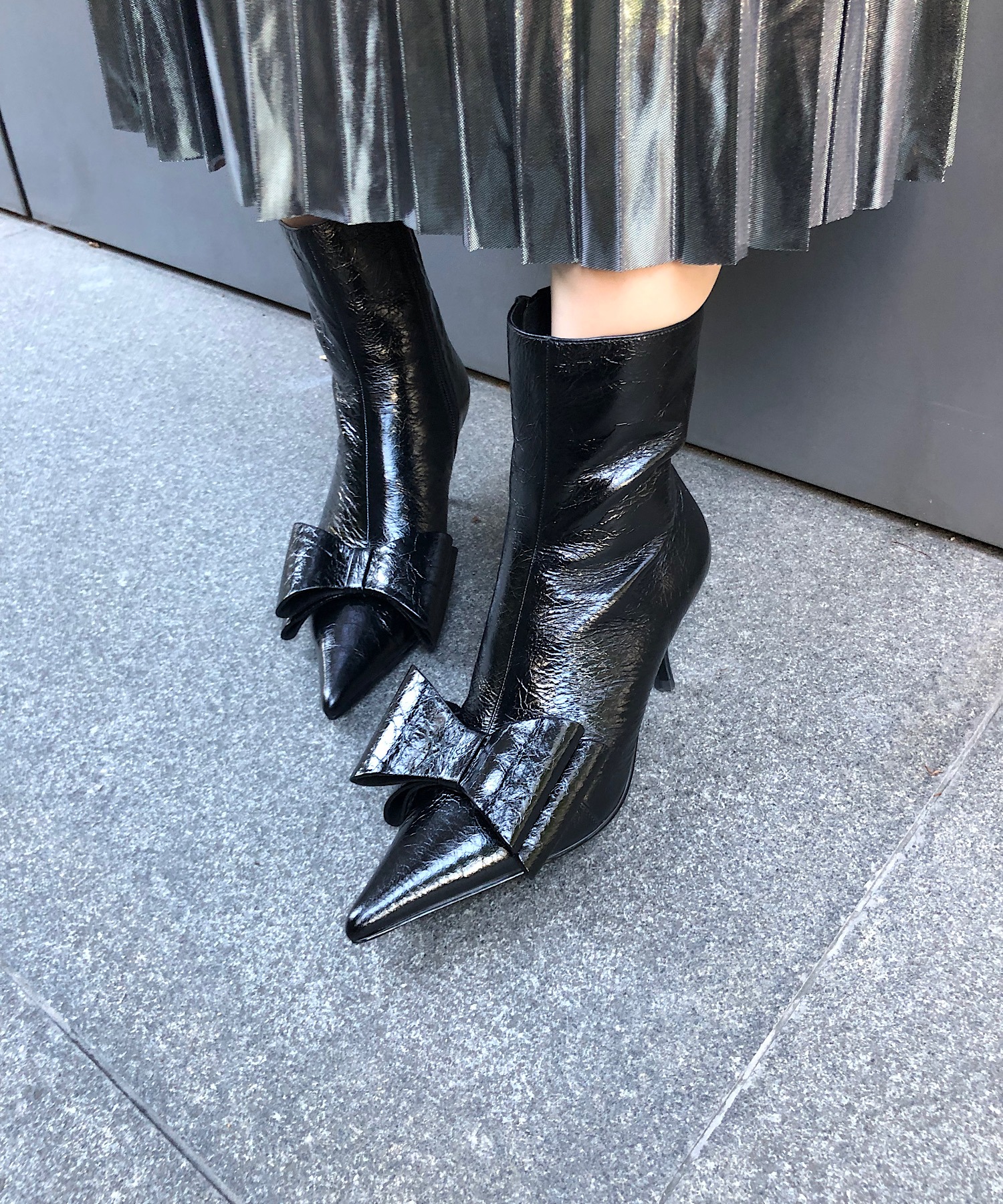 ポインテッドトゥ リボンデザインブーツ Jeffrey Campbell│Jeffrey