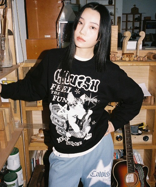 【メーカー公式ショップ】 A'GEM/9 × .kom『CAVISH/カビシ』MEGA CYCLONE SWEATSHIRT ミュージシャン