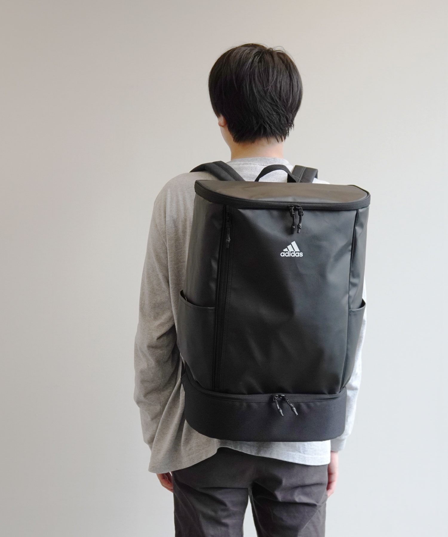 春の新作 15 6inchpc収納 A3サイズ 32l リュックサック 底部シューズ入れ Adidasアディダス リュック