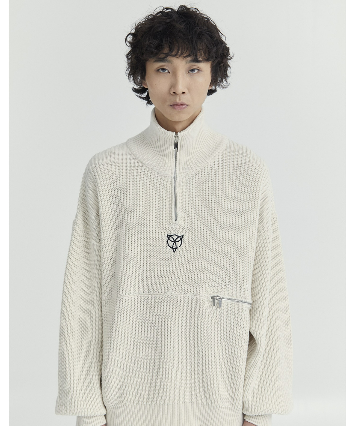 OY/オーワイ』SIDE ZIPPER POLA LOGO KNIT/サイド ジップ ポーラー