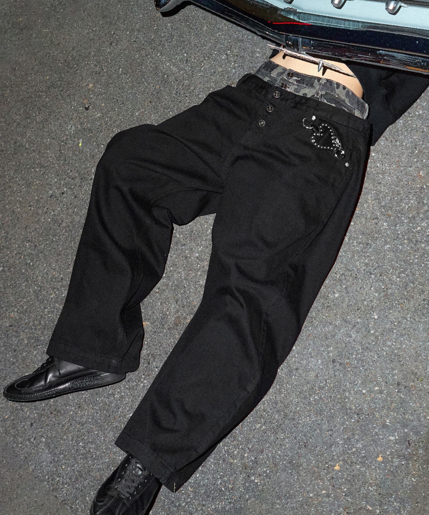 OY/オーワイ』LAYERED WAIST WIDE VOLUME PANTS/ブラックレイヤード