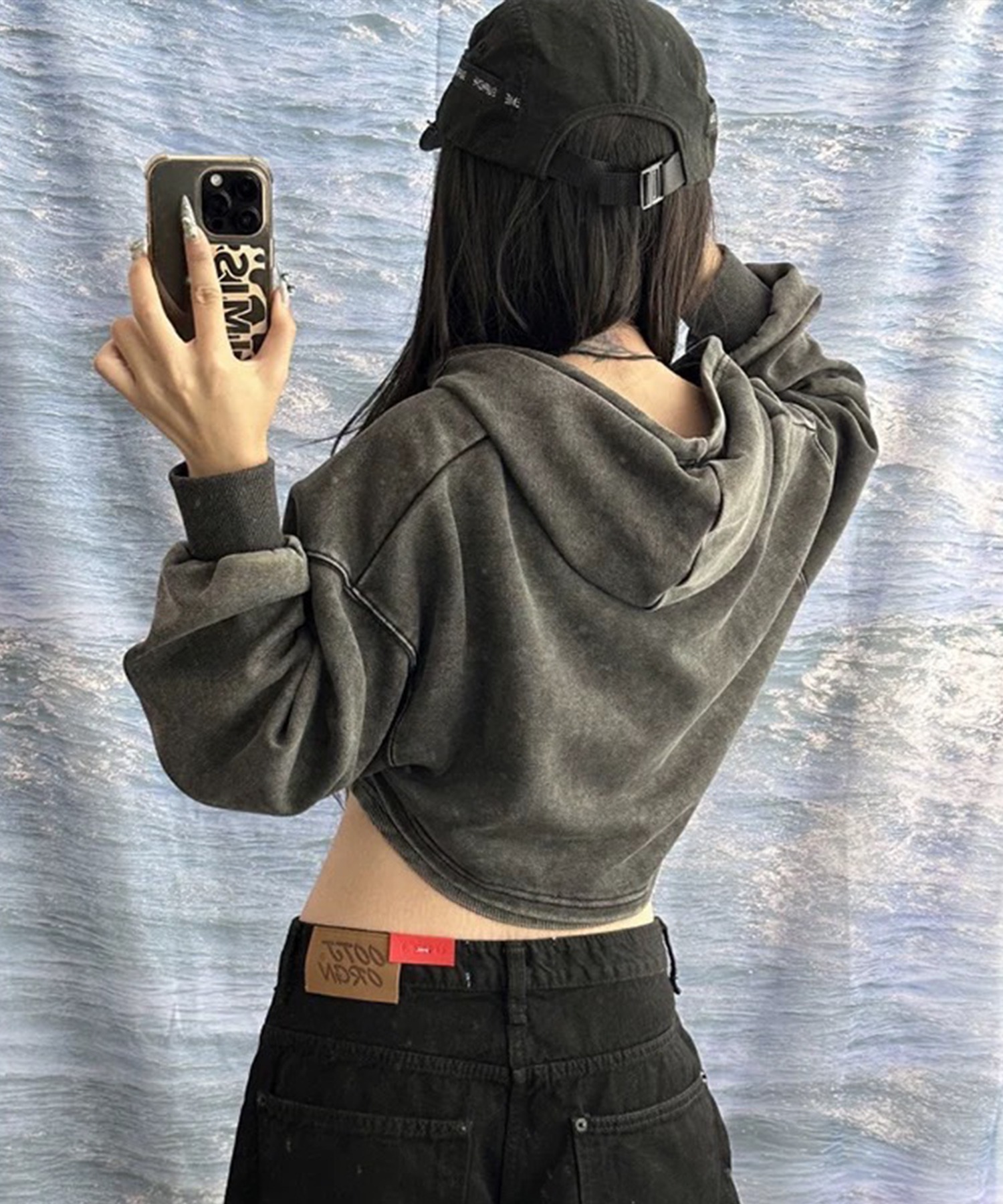 パーカー A'GEM/9 × .kom 「.KOM/ドットケーオーエム」 デザインクロップパーカー レディース メンズ A'GEM/9 × .kom 『.KOM/ドットケーオーエム』 レイヤード