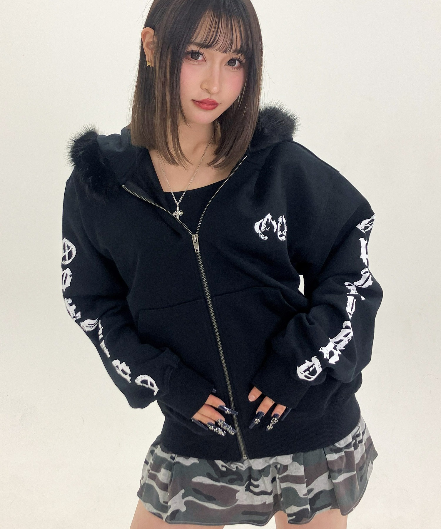 ETORE× OHGA コラボブーティ OY/オーワイ』GOTHIC CROSS FAUX FUR HOODIE ZIP UP/ゴシッククロス
