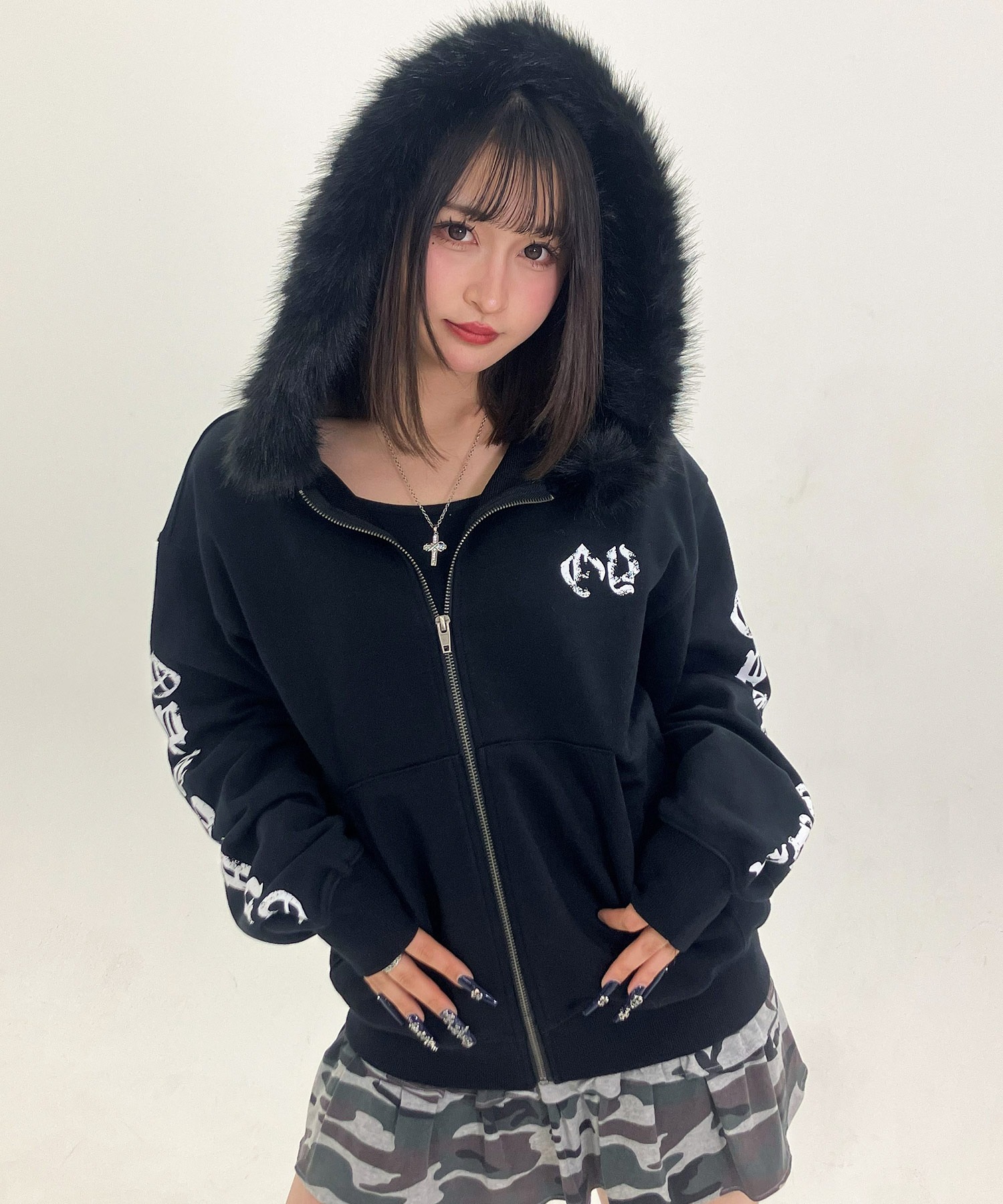 OY/オーワイ』GOTHIC CROSS FAUX FUR HOODIE ZIP UP/ゴシッククロス