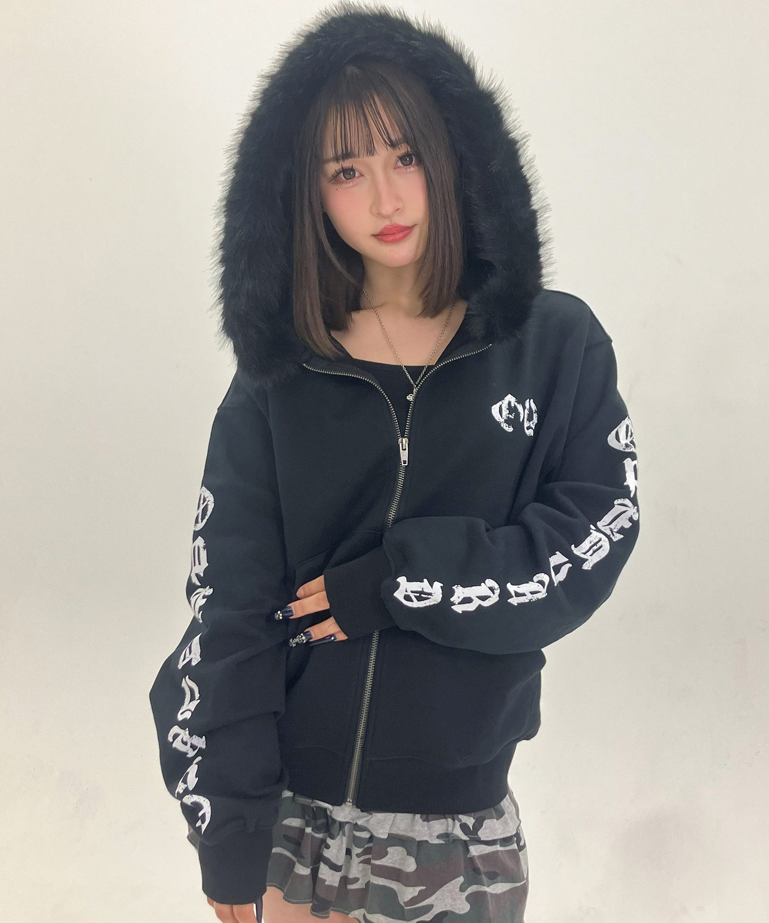 OY/オーワイ』GOTHIC CROSS FAUX FUR HOODIE ZIP UP/ゴシッククロス