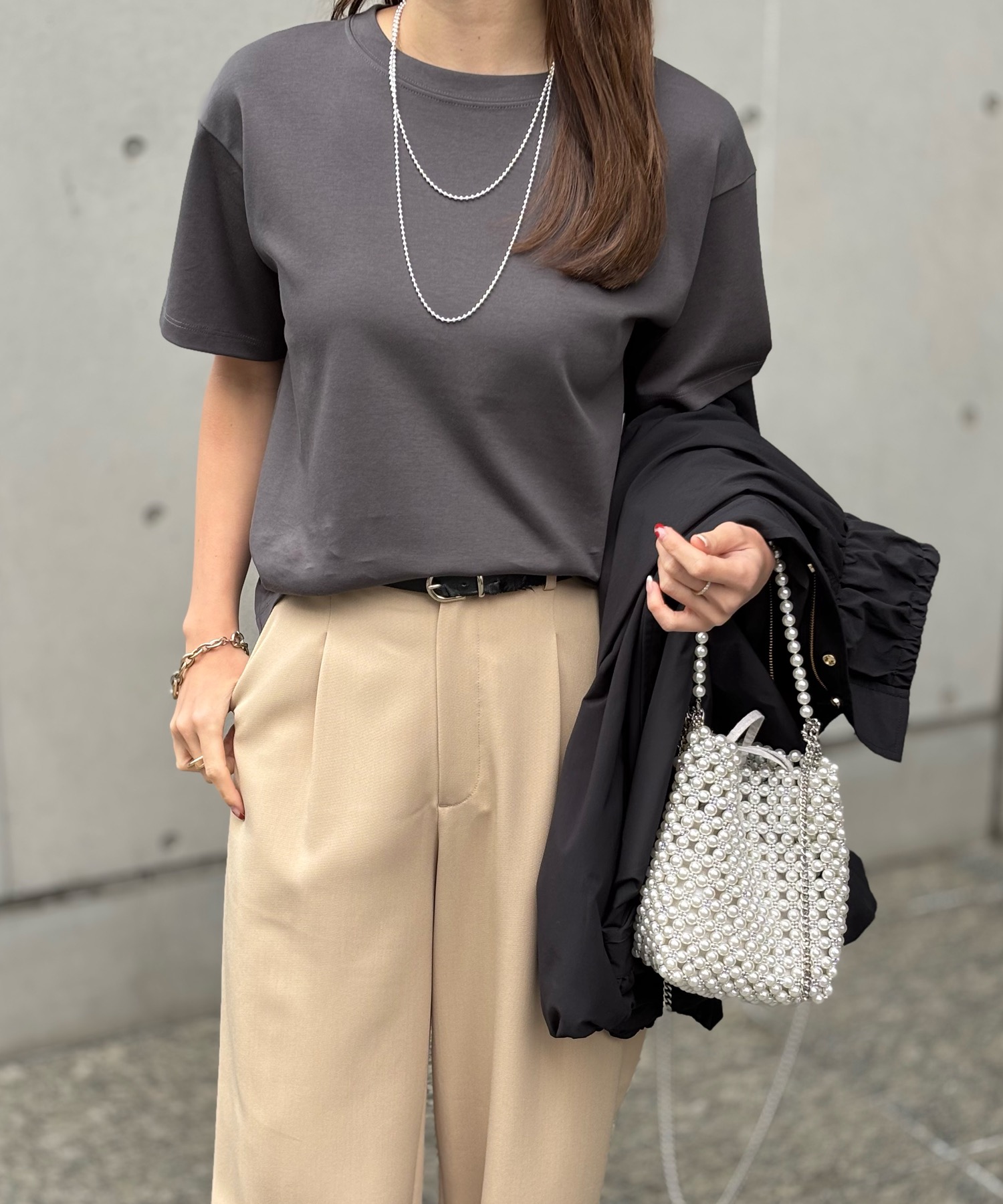 素材にこだわった】シルクタッチスムースTシャツ Emma Taylor