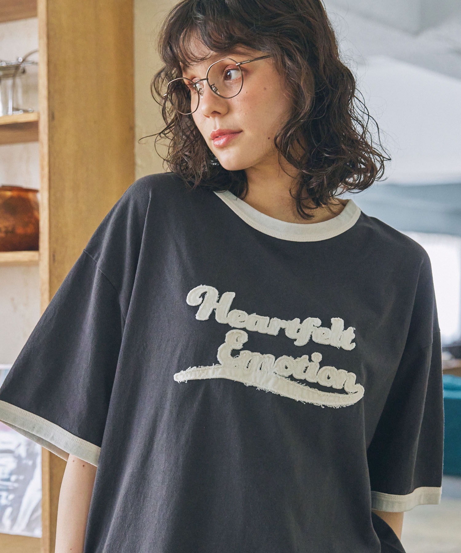 パッチ刺繍 メッセージロゴ リンガー半袖Tシャツ MONO-MART LADY'S
