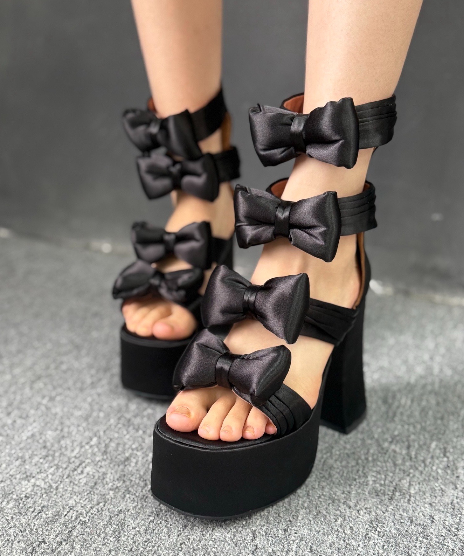 サテンリボン 厚底サンダル JUST ABOUT│Jeffrey Campbell OFFICIAL