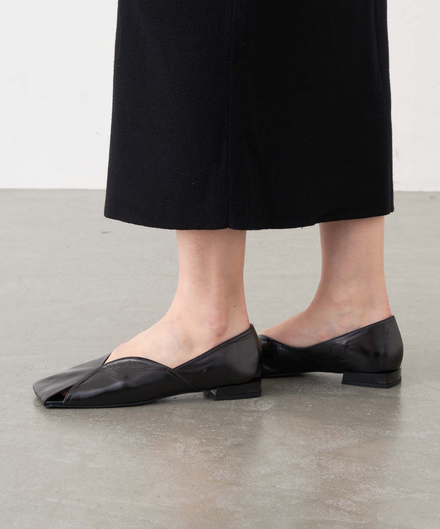 GRISEレザースクエアARTYフラット