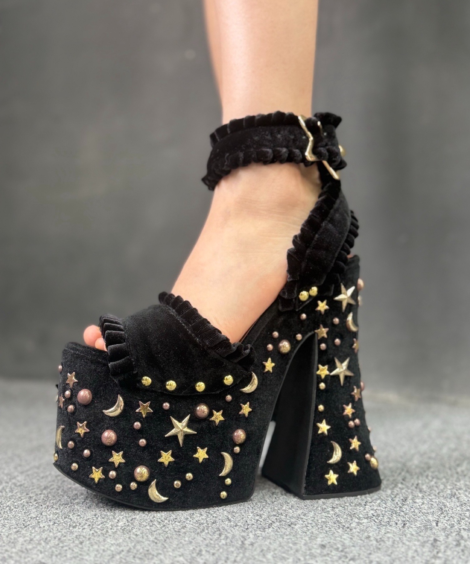 スターモチーフ 厚底サンダル JUST ABOUT│Jeffrey Campbell OFFICIAL