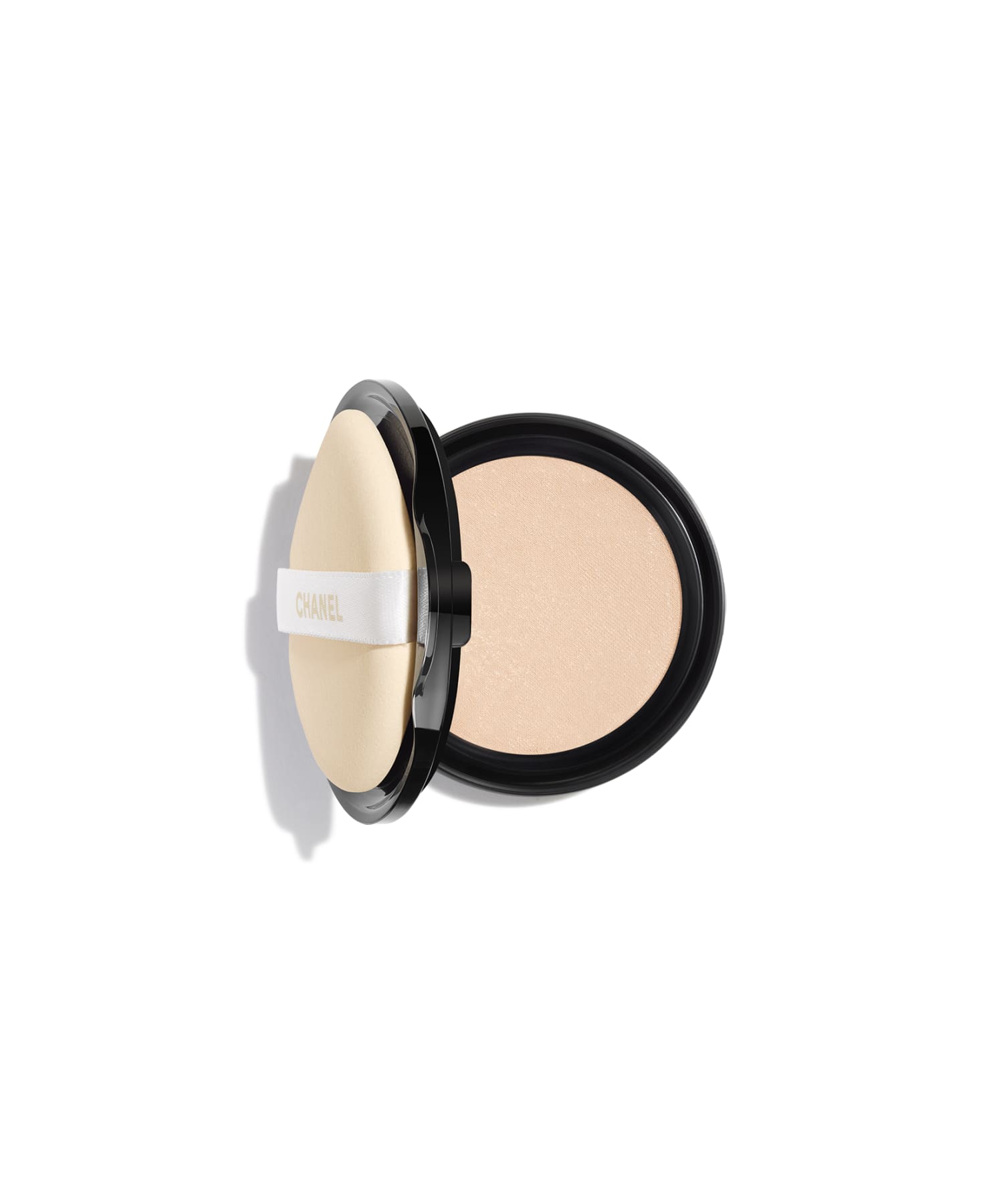 CHANEL�i�V���l���j�́u�� �x�[�W�� �w���V�[ �O���E �N�b�V���� (���t�B��) �t�@���f�[�V�����i�t���b�V���Ŗ��邢��̂���d�オ��jSPF 30/PA+++�i�t�@���f�[�V�����j�v�bBR12