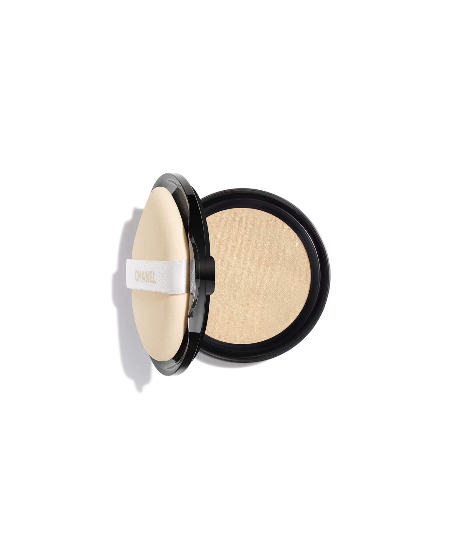 CHANEL�i�V���l���j�́u�� �x�[�W�� �w���V�[ �O���E �N�b�V���� (���t�B��) �t�@���f�[�V�����i�t���b�V���Ŗ��邢��̂���d�オ��jSPF 30/PA+++�i�t�@���f�[�V�����j�v�bBD21
