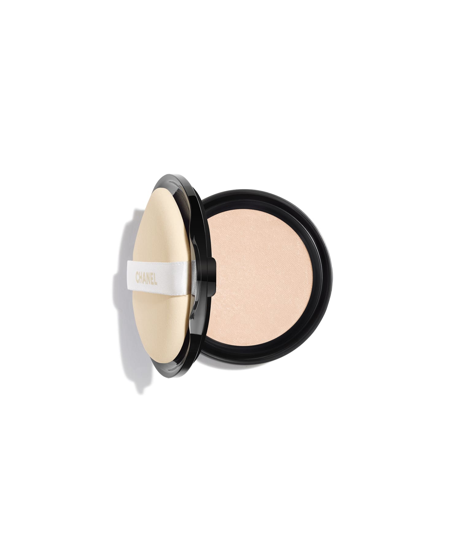 CHANEL�i�V���l���j�́u�� �x�[�W�� �w���V�[ �O���E �N�b�V���� (���t�B��) �t�@���f�[�V�����i�t���b�V���Ŗ��邢��̂���d�オ��jSPF 30/PA+++�i�t�@���f�[�V�����j�v�bBD01