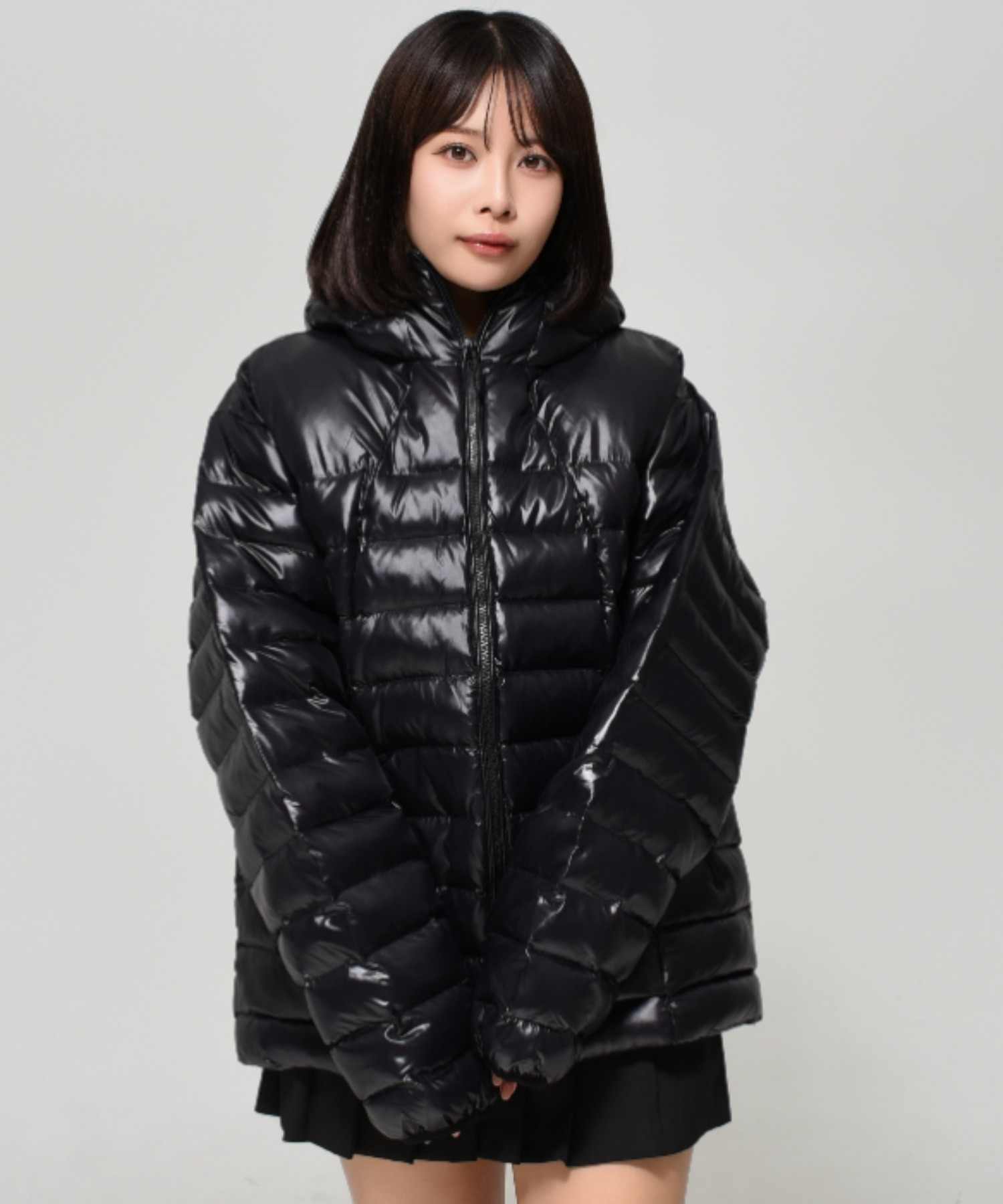 OY/オーワイ』 CURVED ZIPPER LIGHTWEIGHT PUFFER JACKET/カーブ