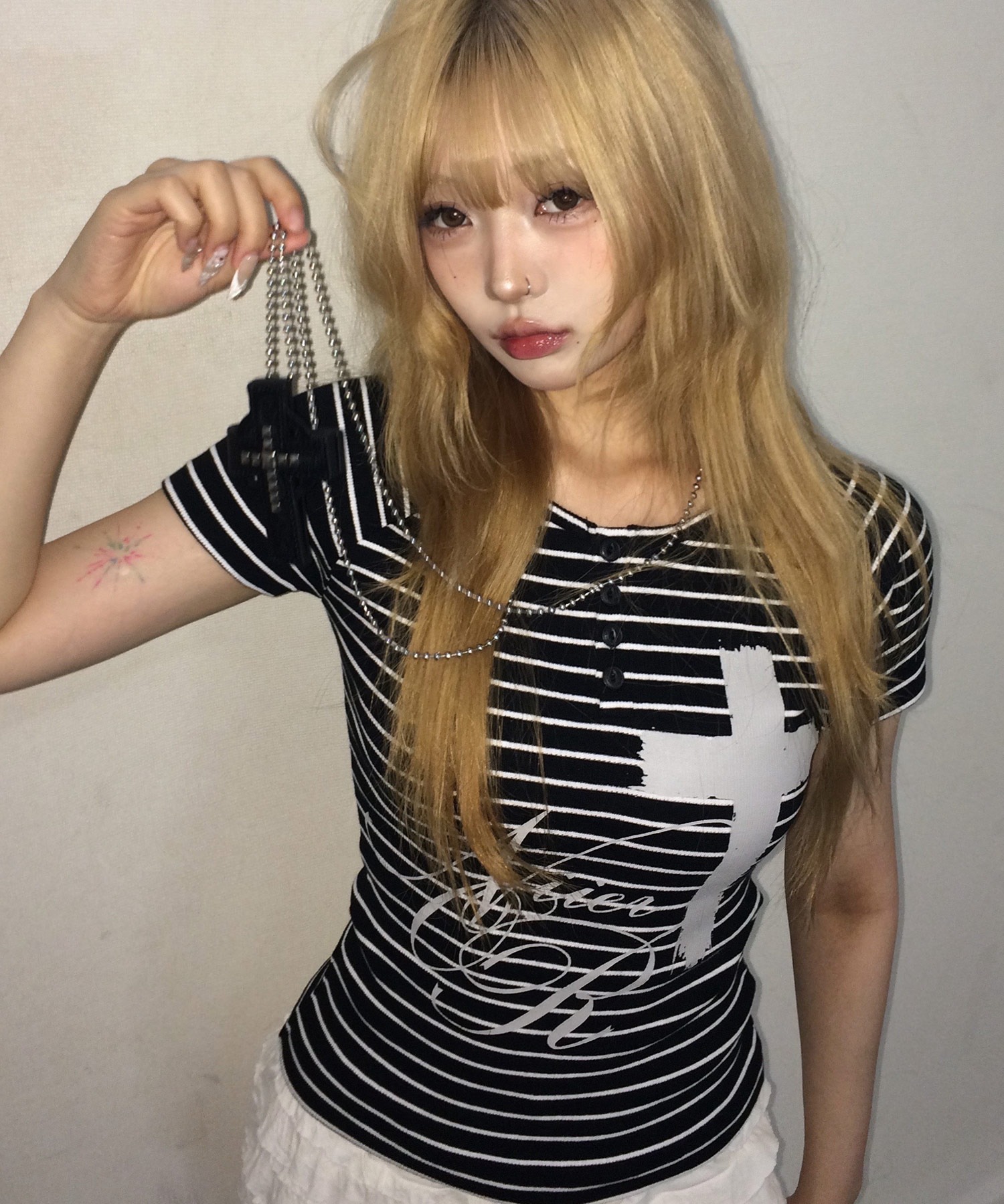 tシャツ A'GEM/9 × .kom 「NIIER NOR/ニーアノア」PAINT CROSS BUTTON DOWN TEE/ ペイントクロスボタ A'GEM/9 × .kom 『NIIER NOR/ニーアノア』PAINT CROSS BUTTON