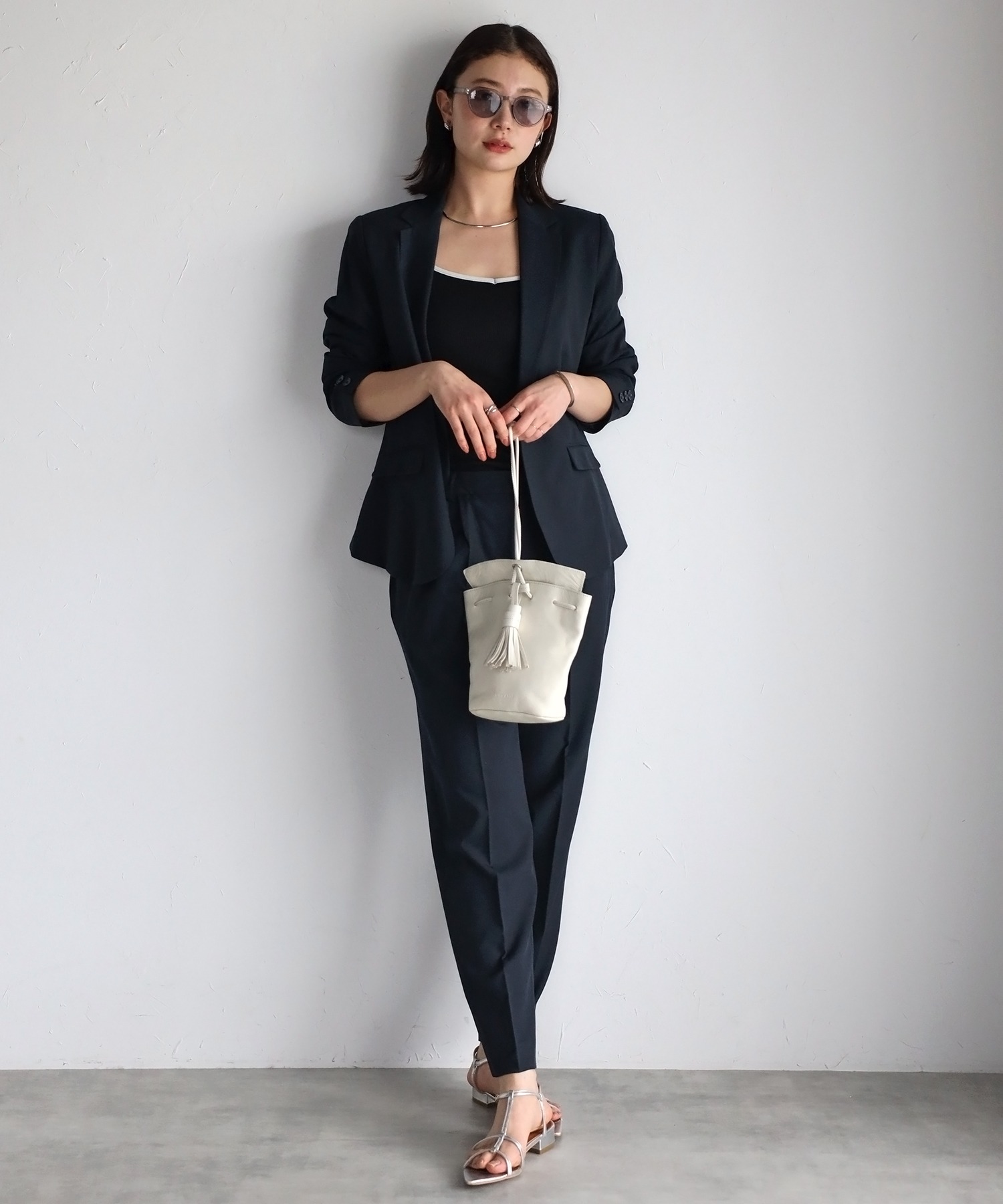 model:166cm　着用カラー：ネイビー（テーパードパンツ）